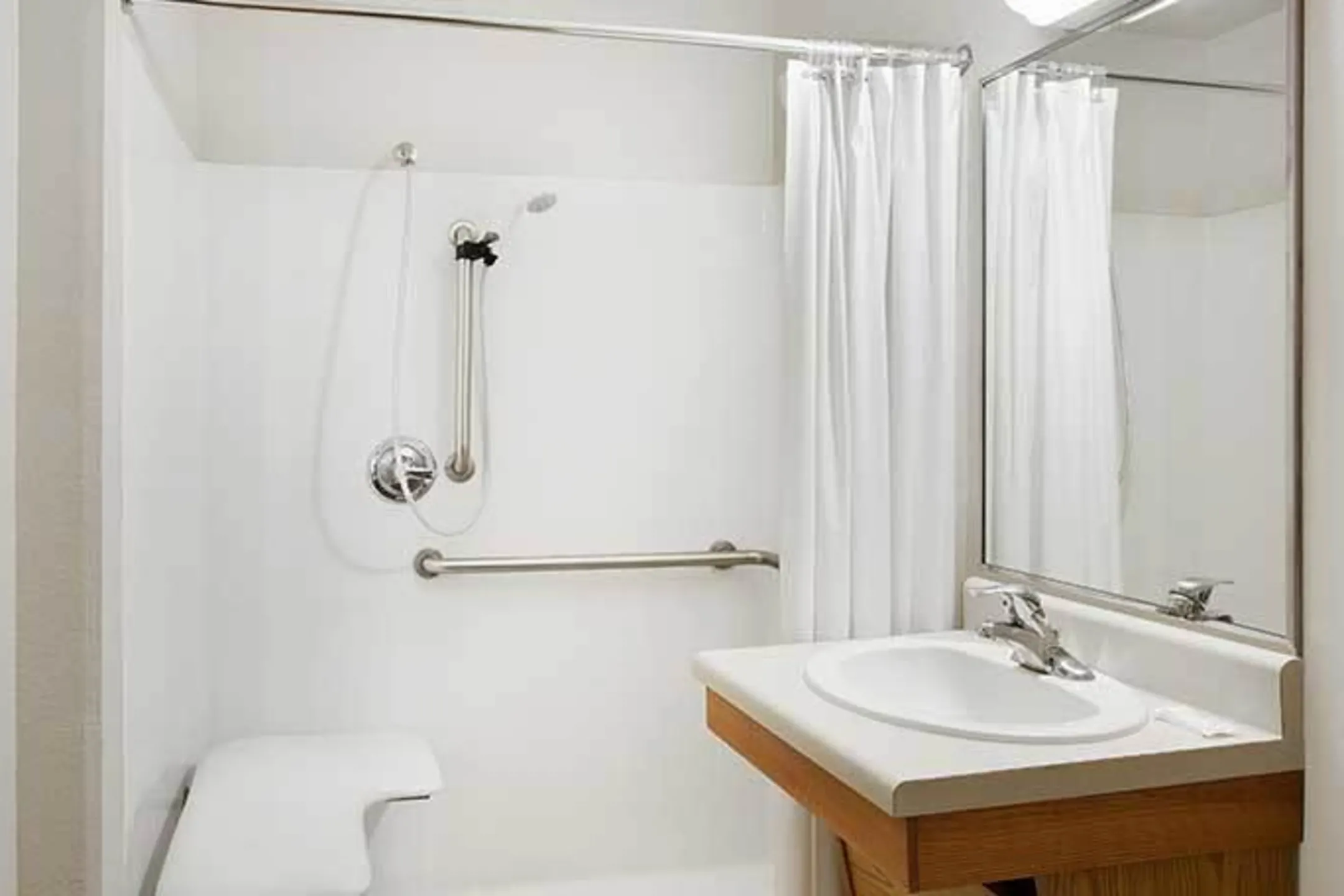 Bathroom - Suburban Suites - Watford City, ND
