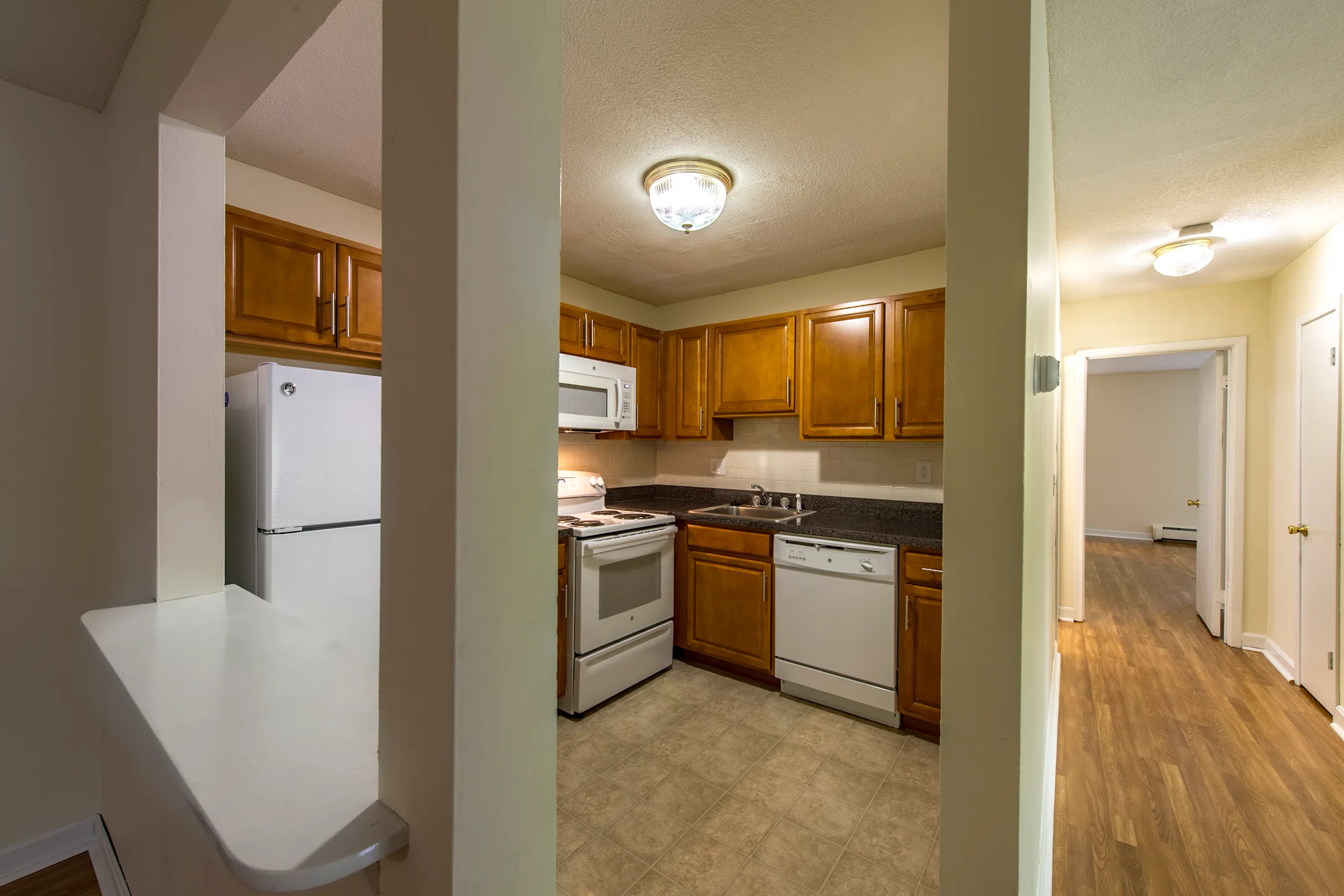 Redwood Hills Apartments Worcester, MA 01604