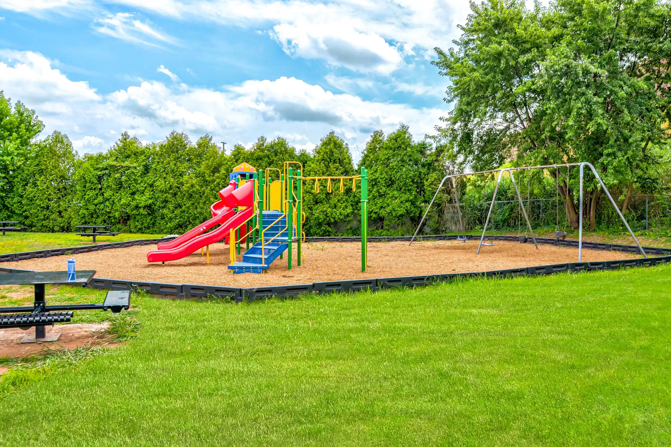 Woodbridge Center Plaza 1605 Plaza Dr Woodbridge, NJ Apartments for