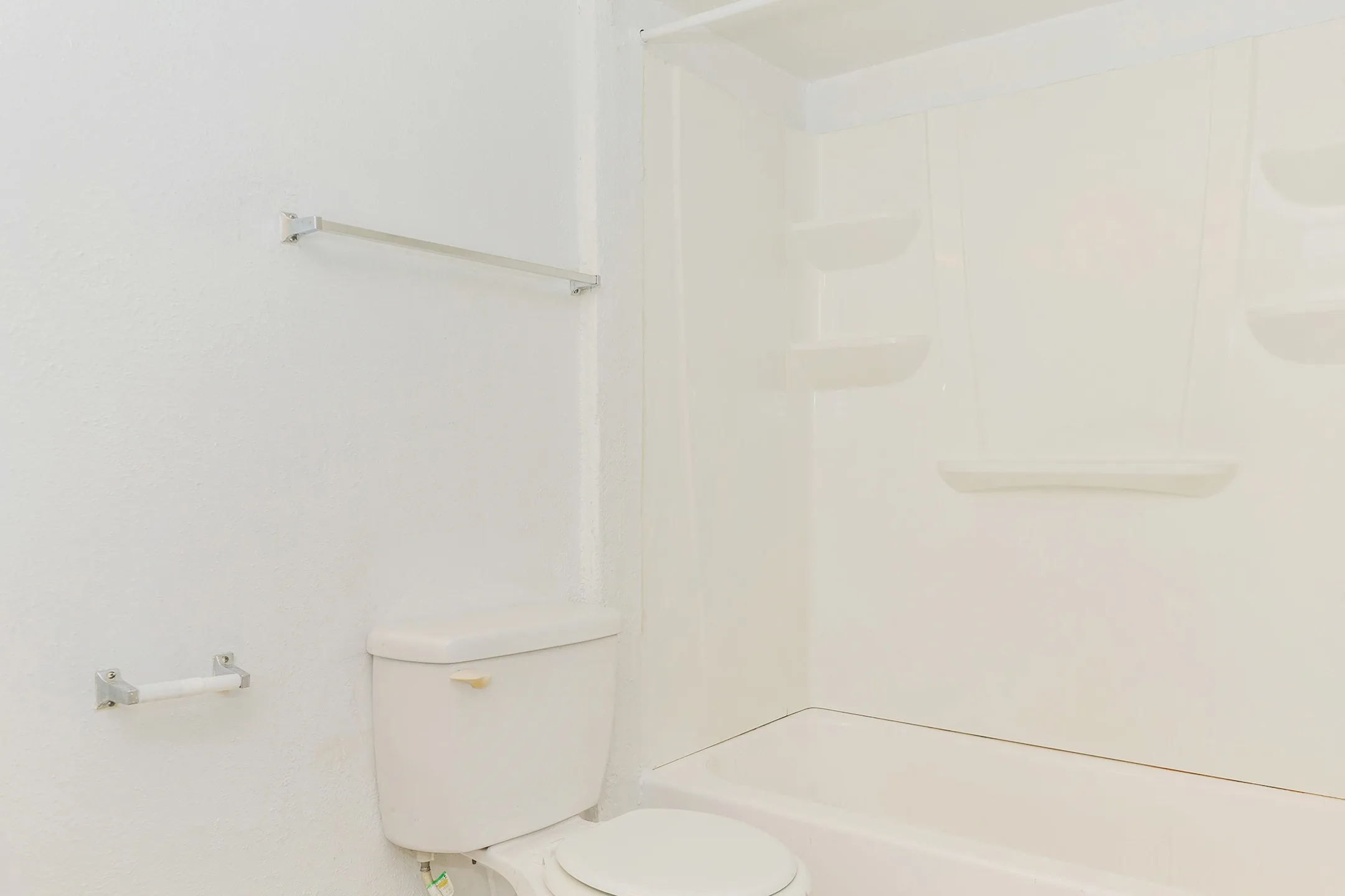 Castlewood Apartments 401 Lakeview Dr Clute, TX Apartments for Rent