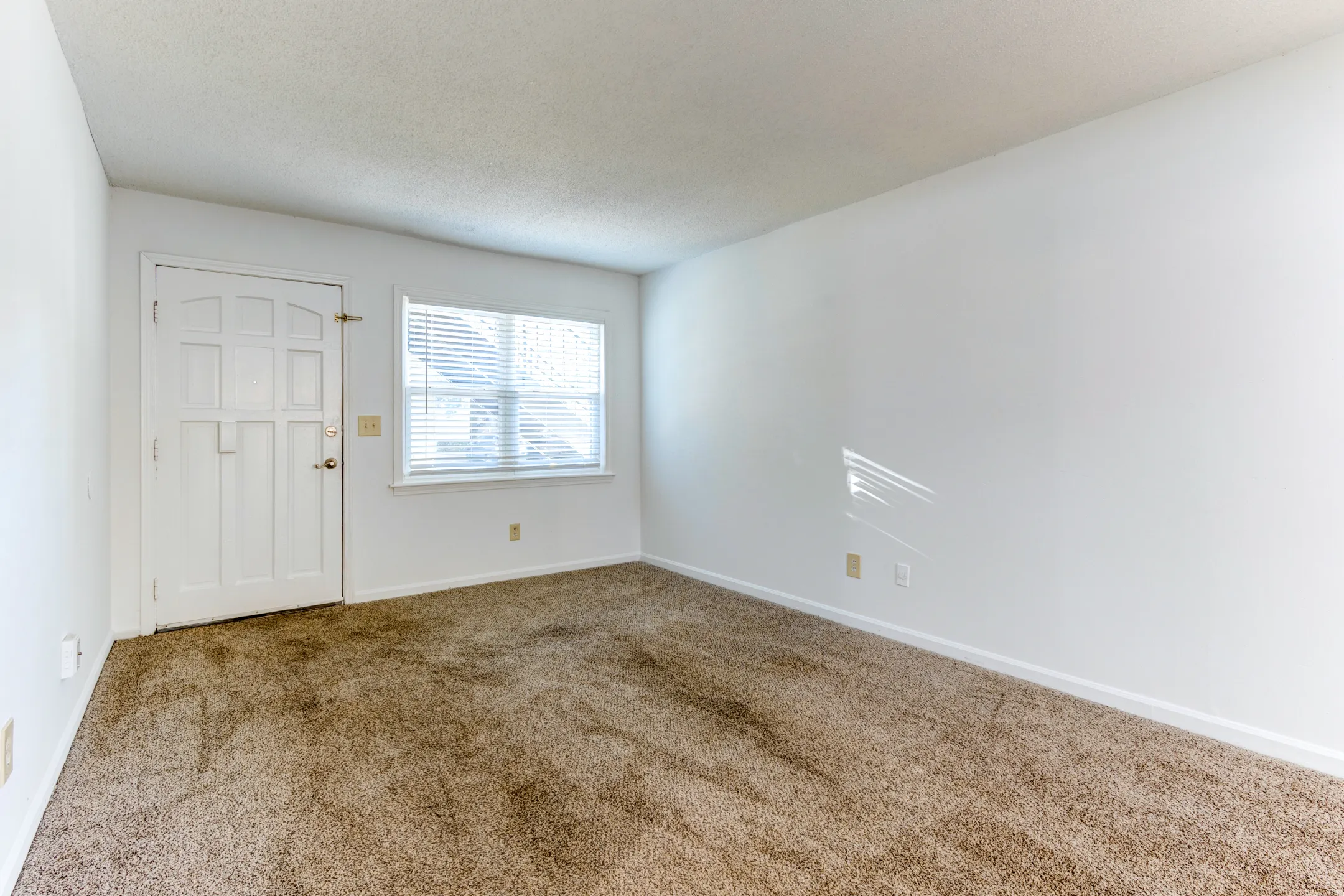 Living Room - Anchorage Apartments - Mount Pleasant, SC