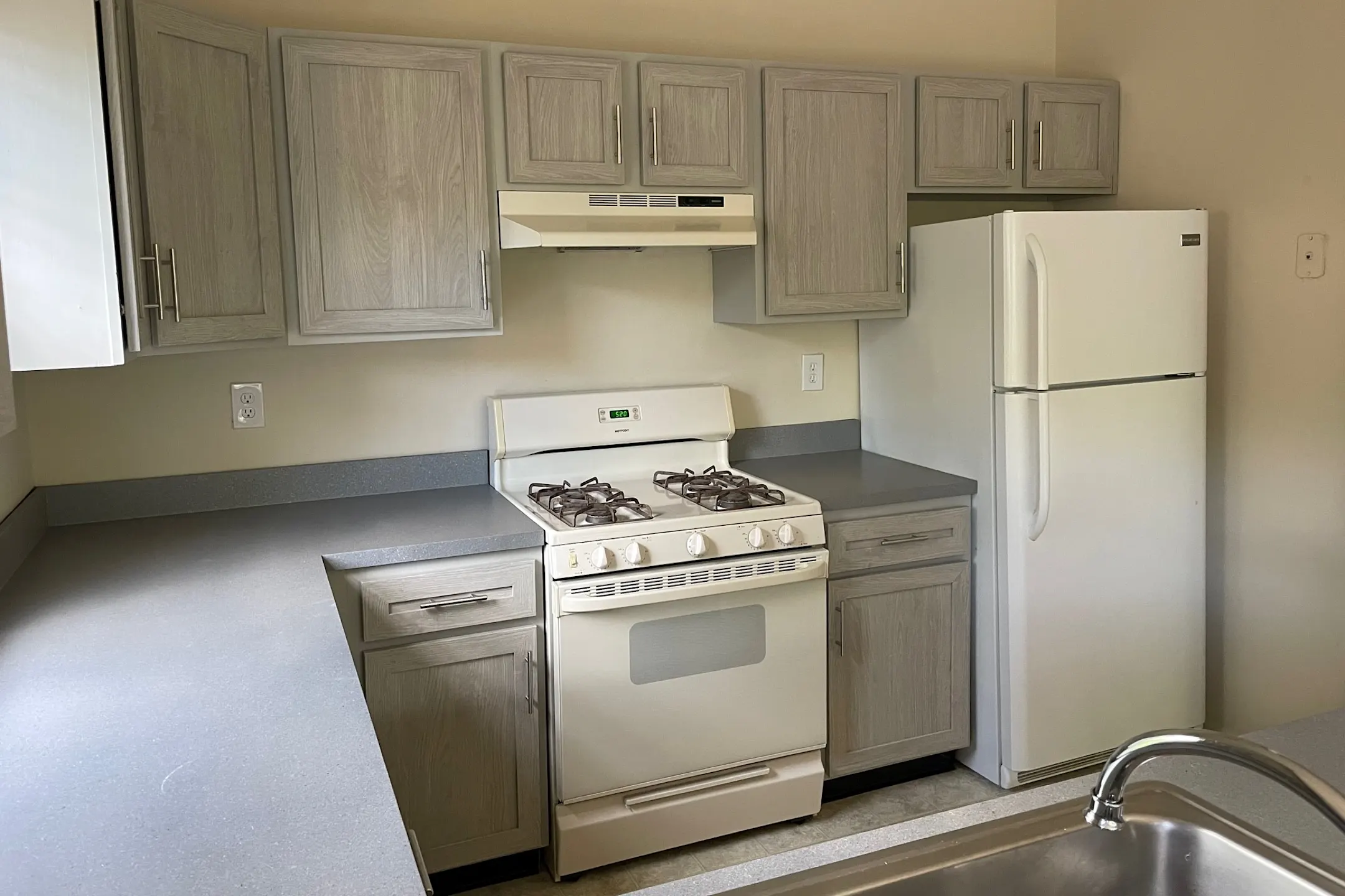 Windsor Commons 164 One Mile Road East Windsor, NJ Apartments for