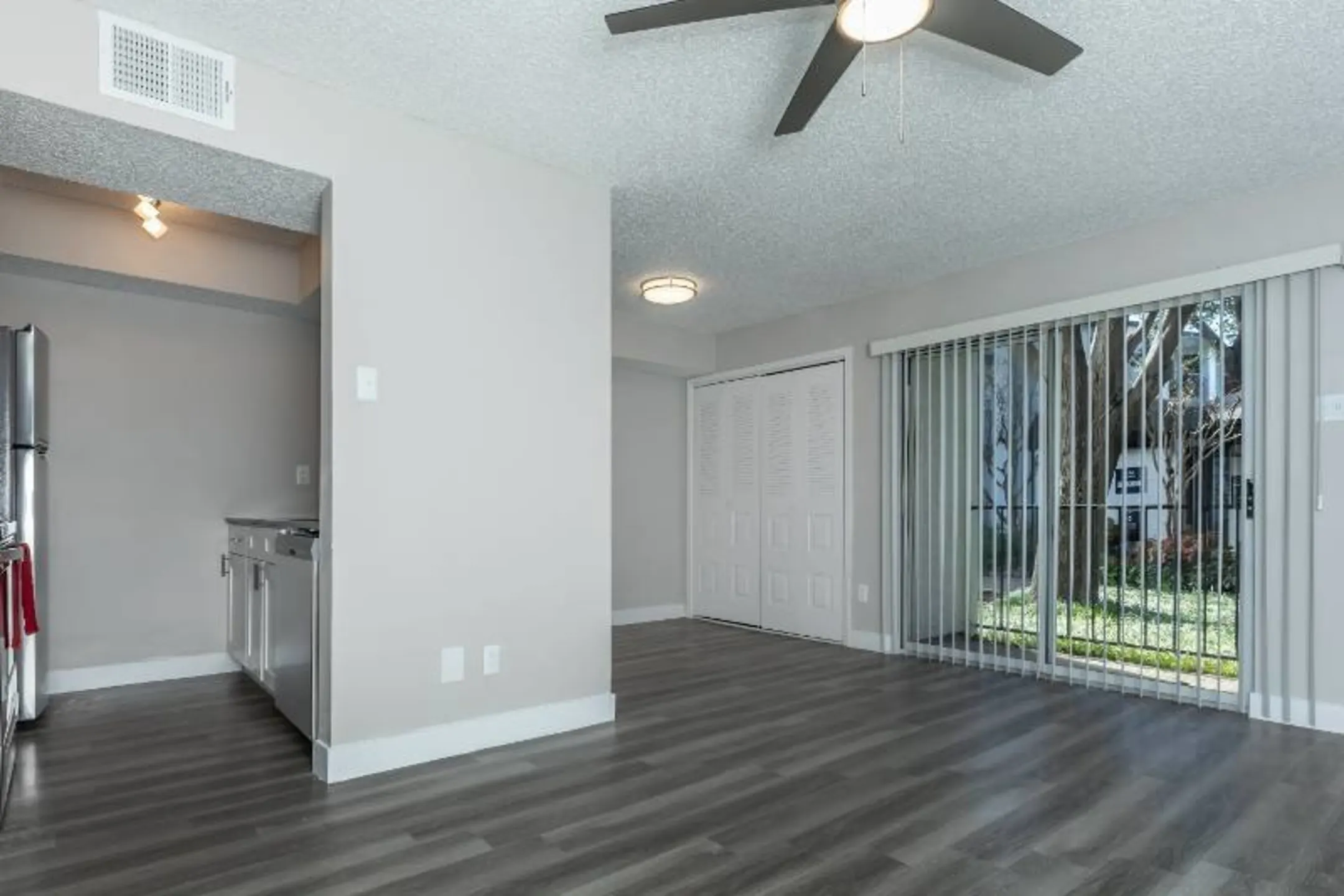 Villas on Rosemeade East Apartments Dallas, TX 75287