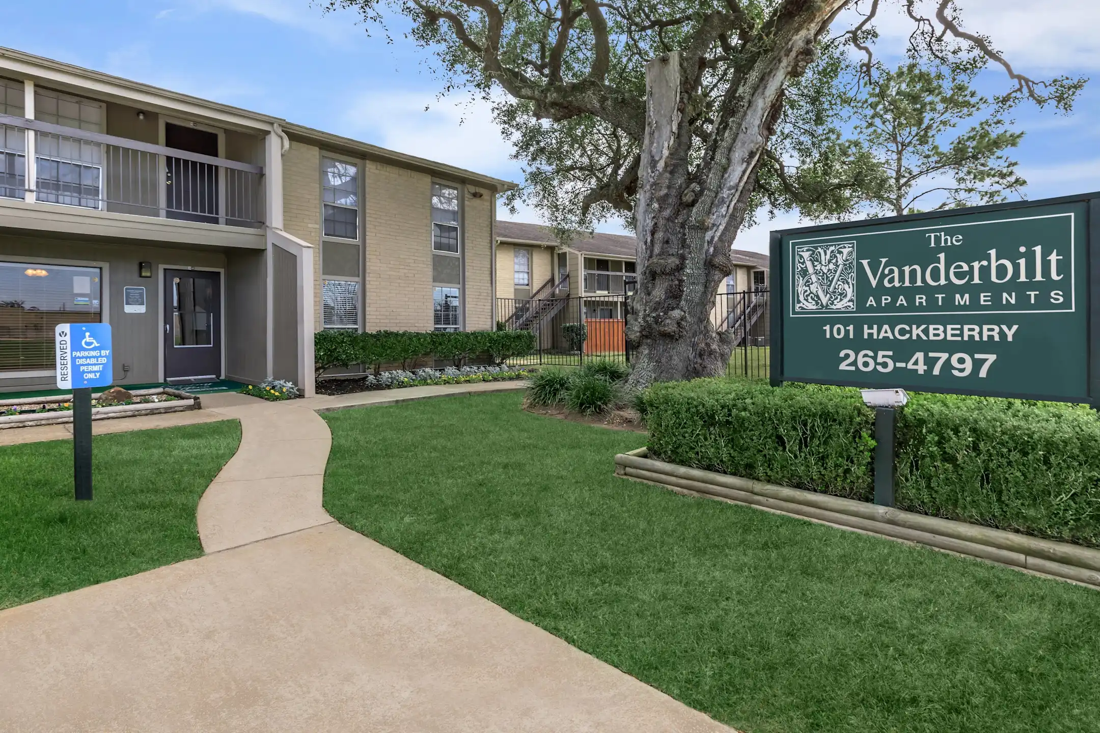 Vanderbilt Apartments 101 Hackberry St Clute, TX Apartments for