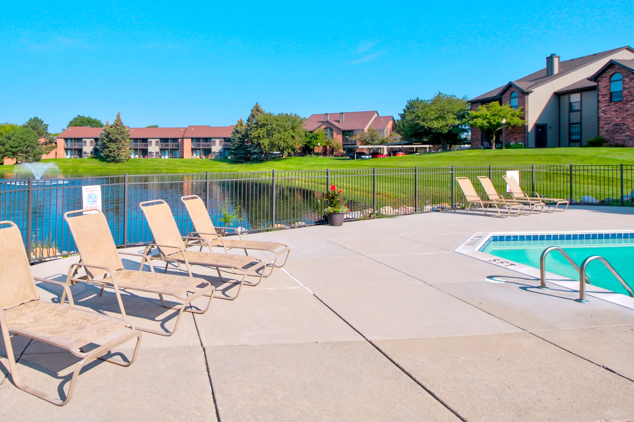 Lancaster Lakes Apartments Clarkston, MI 48346