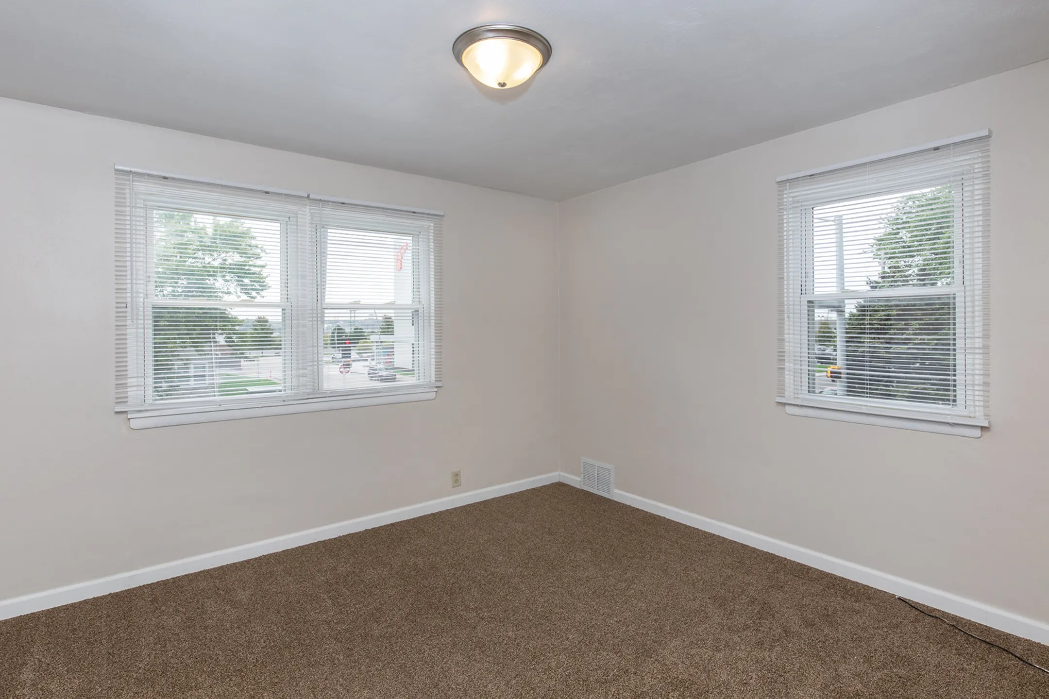 Bedroom - Downtown Town Homes - Bettendorf, IA