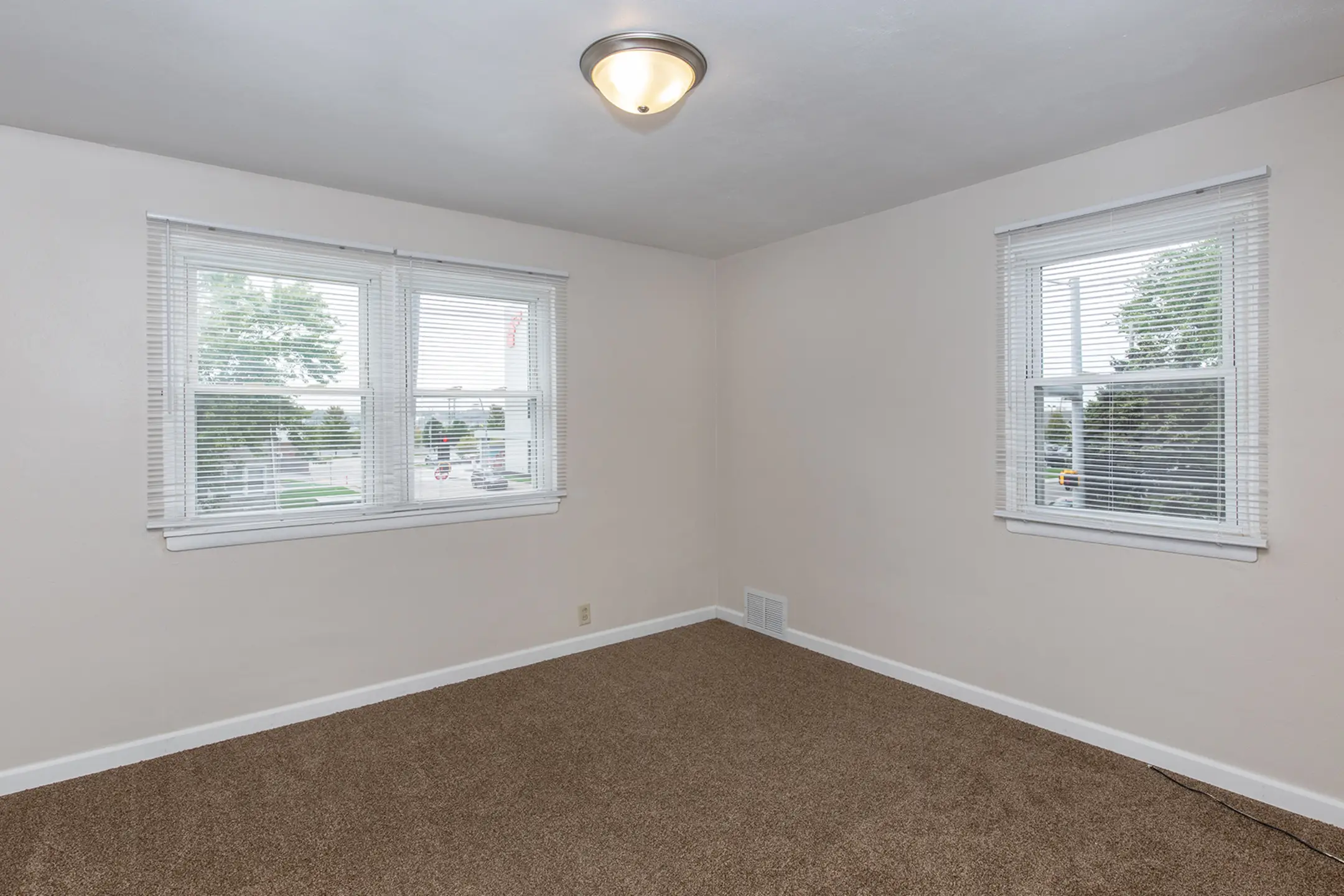 Downtown Town Homes 2124 Grant Street Bettendorf, IA Apartments for