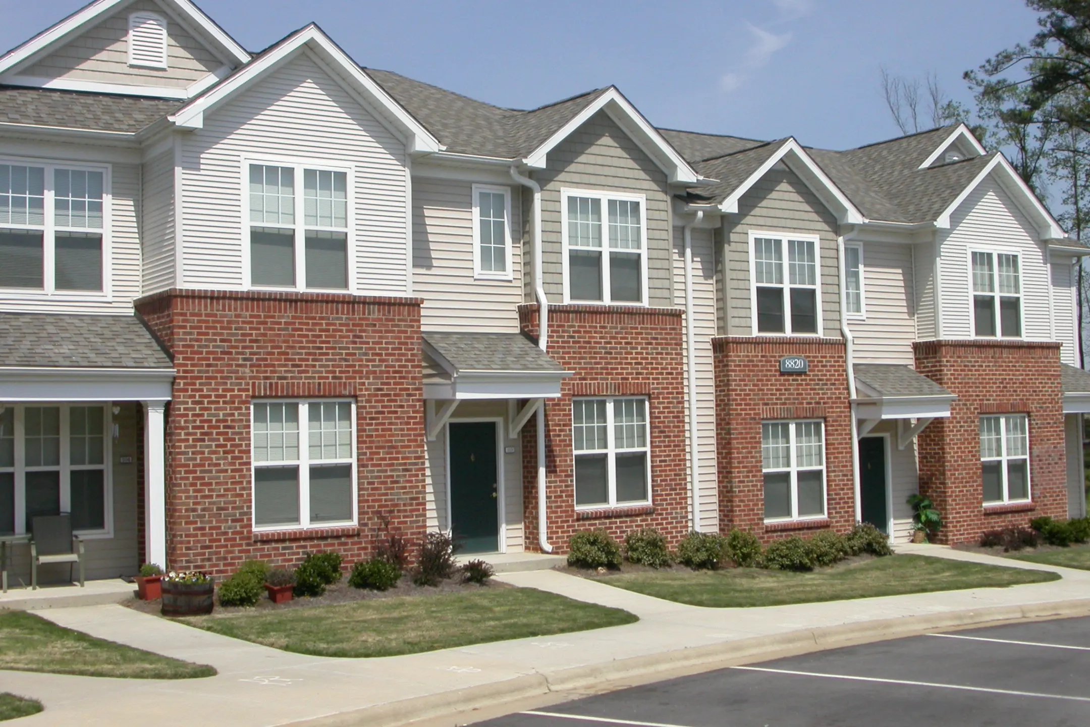 Building - Falls Creek Apartments & Townhomes - Raleigh, NC