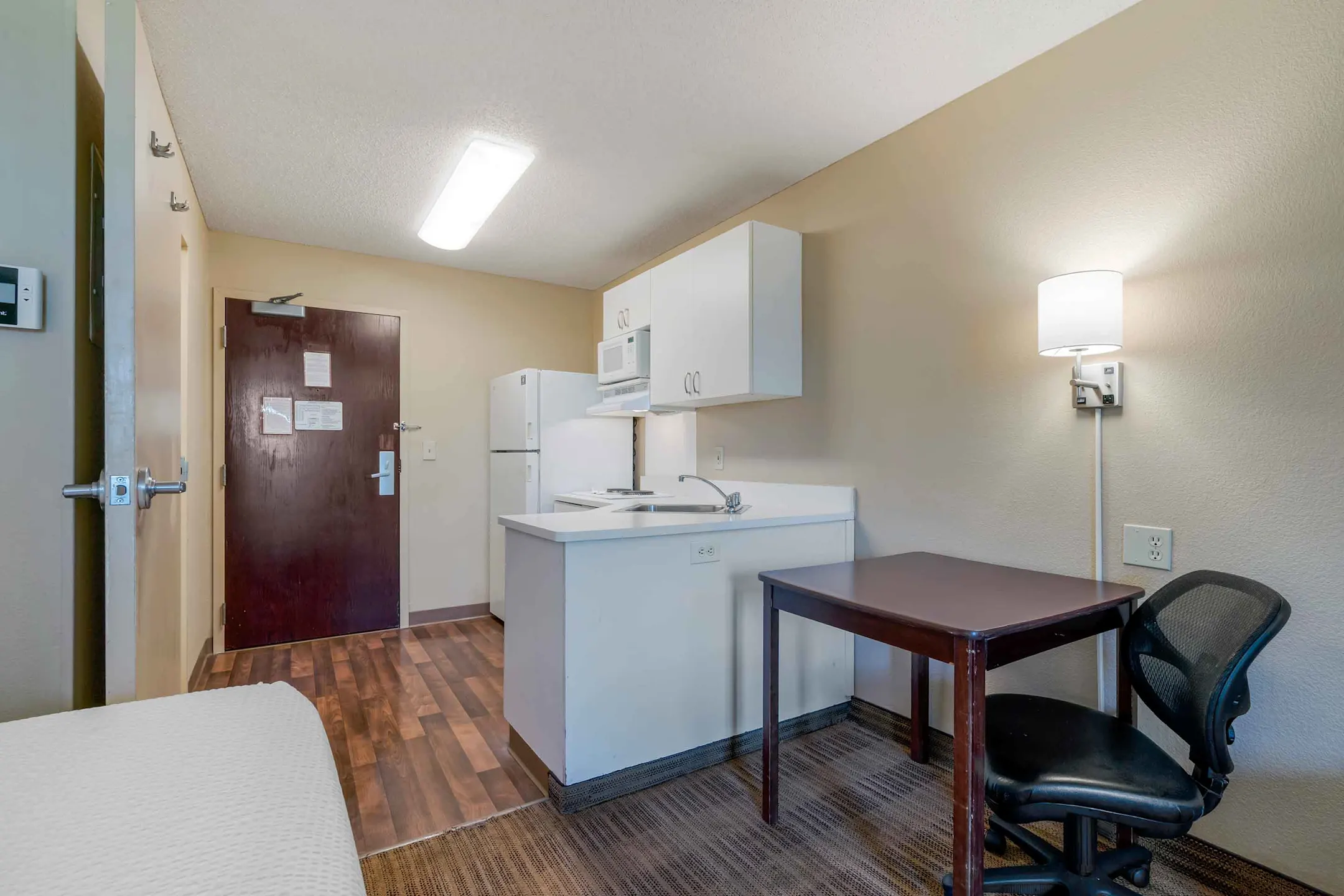 Furnished Studio Sacramento Elk Grove 2201 Long Port Court Elk