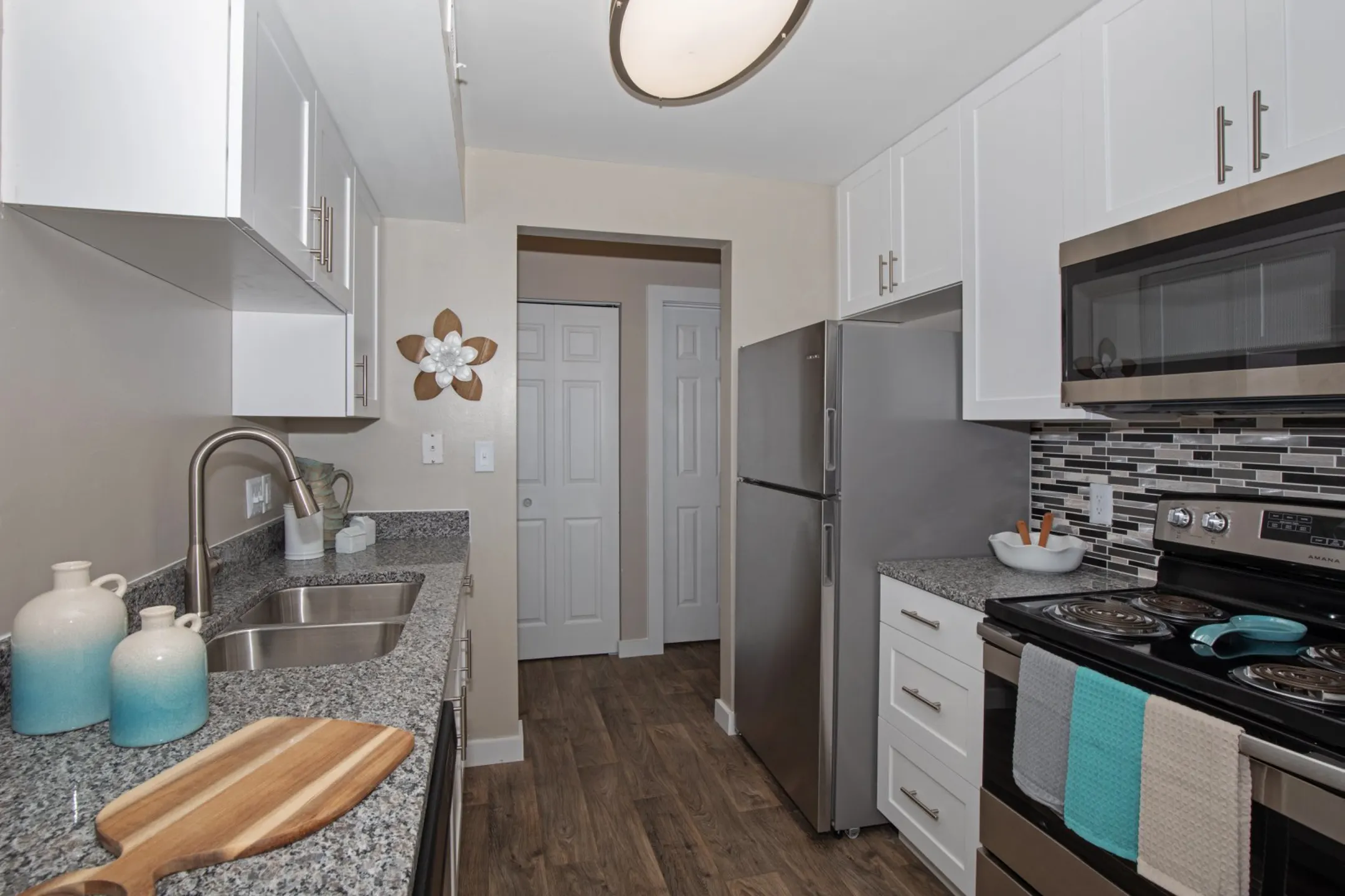 Kitchen - Parkside at Castleton Square - Indianapolis, IN