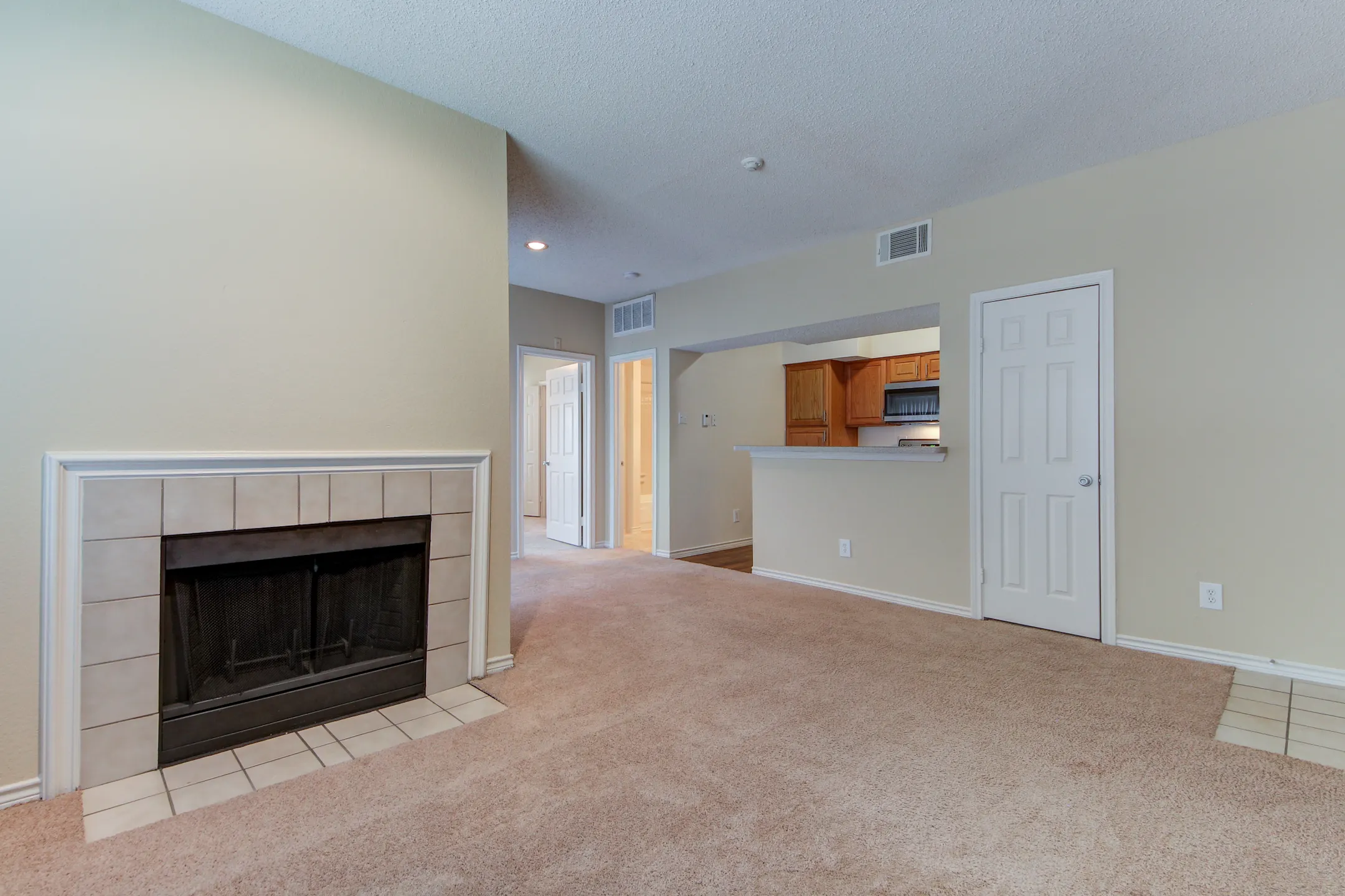 Oaks Hackberry Creek 6901 Valley View Ln Irving, TX Apartments for