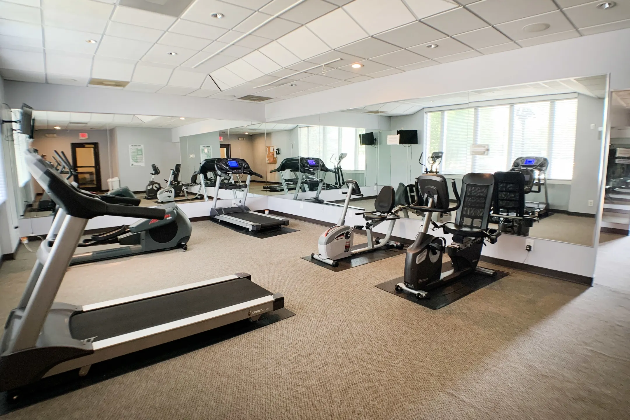 Fitness Weight Room - Knobs Pointe Apartments - New Albany, IN