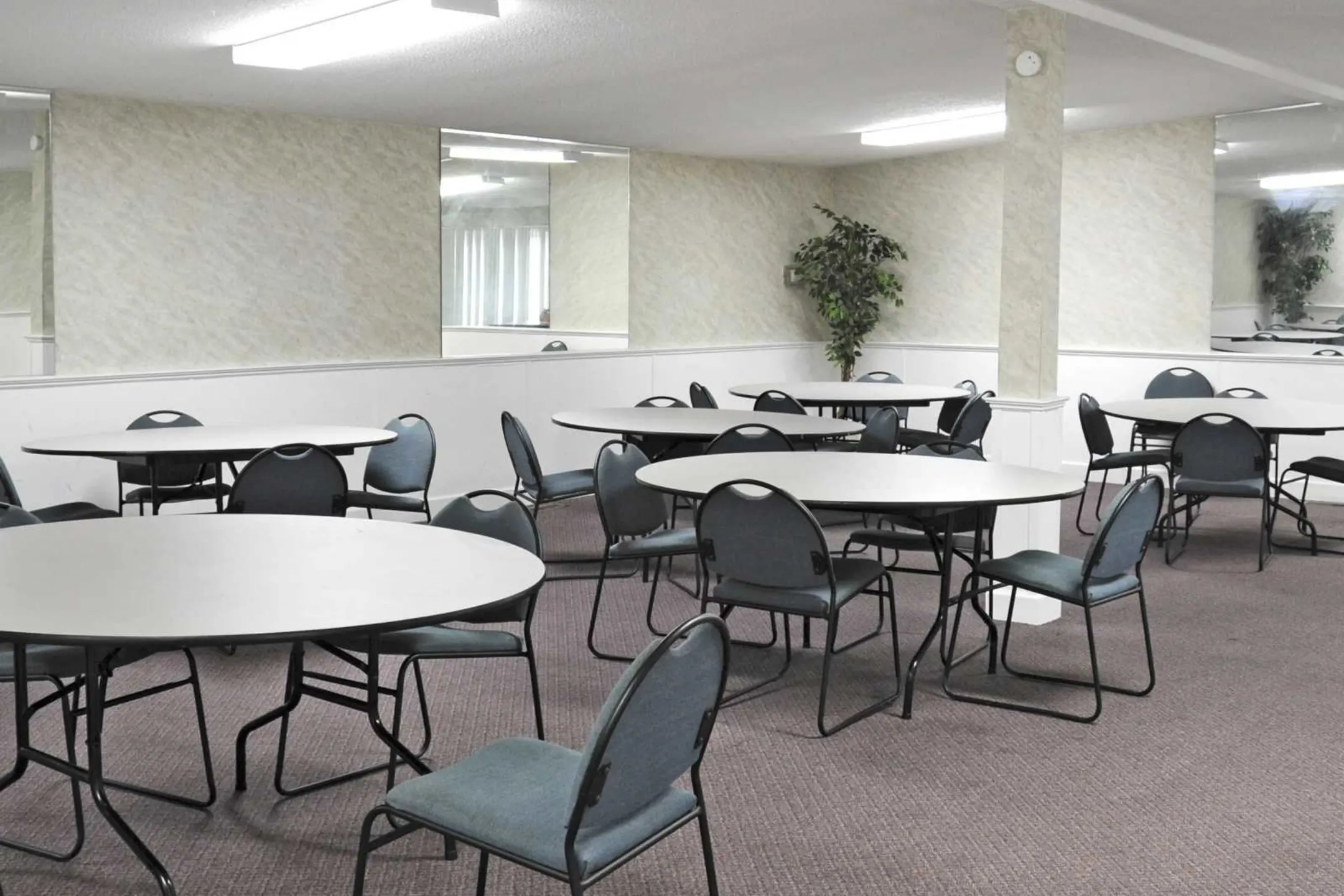 Clubhouse - Willowbrook Place - Toledo, OH