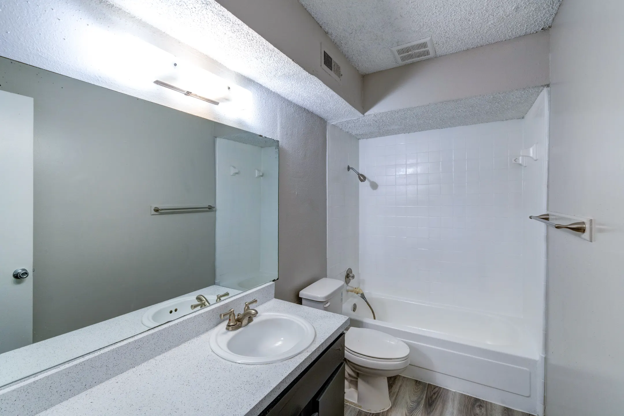 Bathroom - The Ridge at Southcross - San Antonio, TX