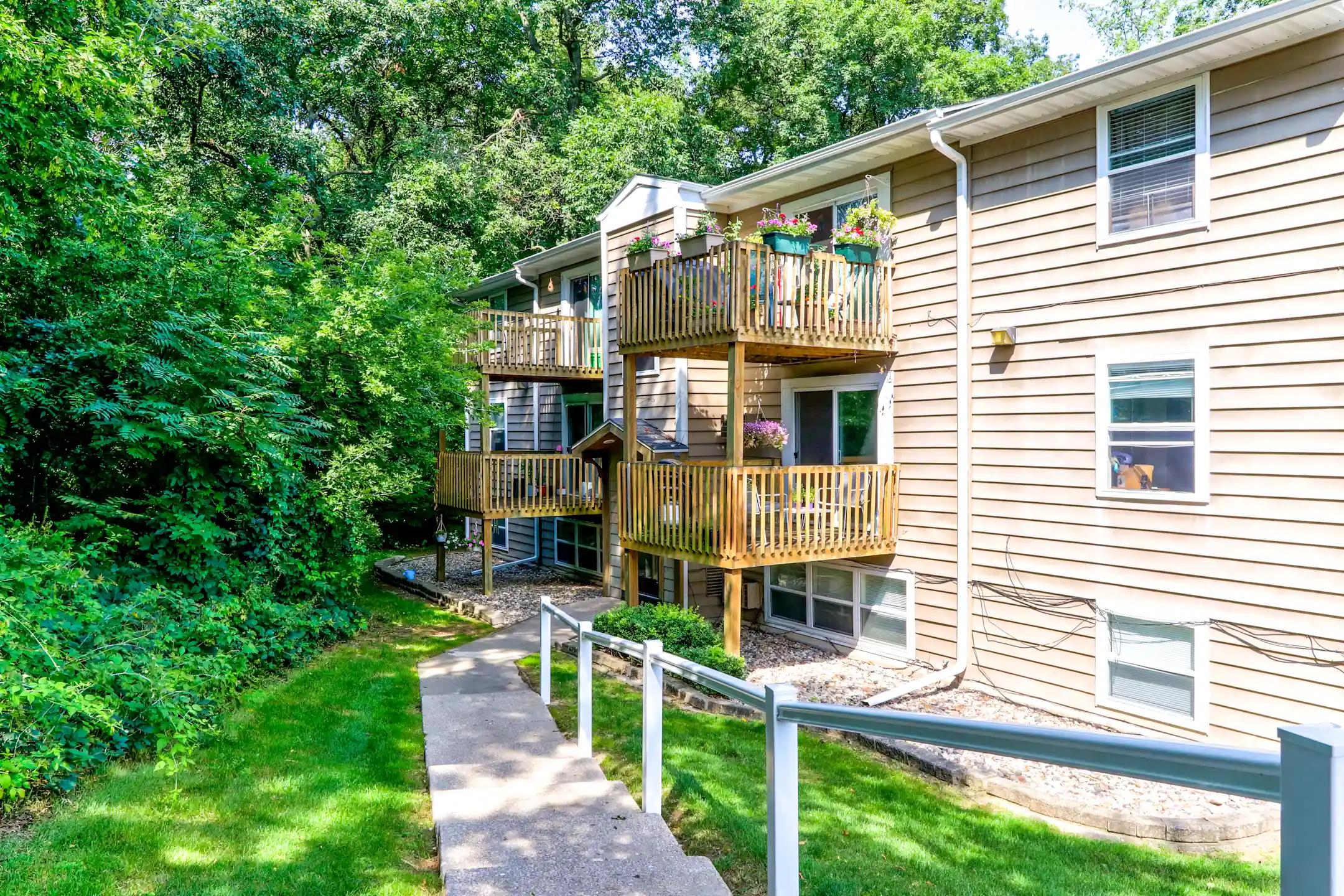 Arbor Terrace and Richland Country Apartments 8559 N 32nd St