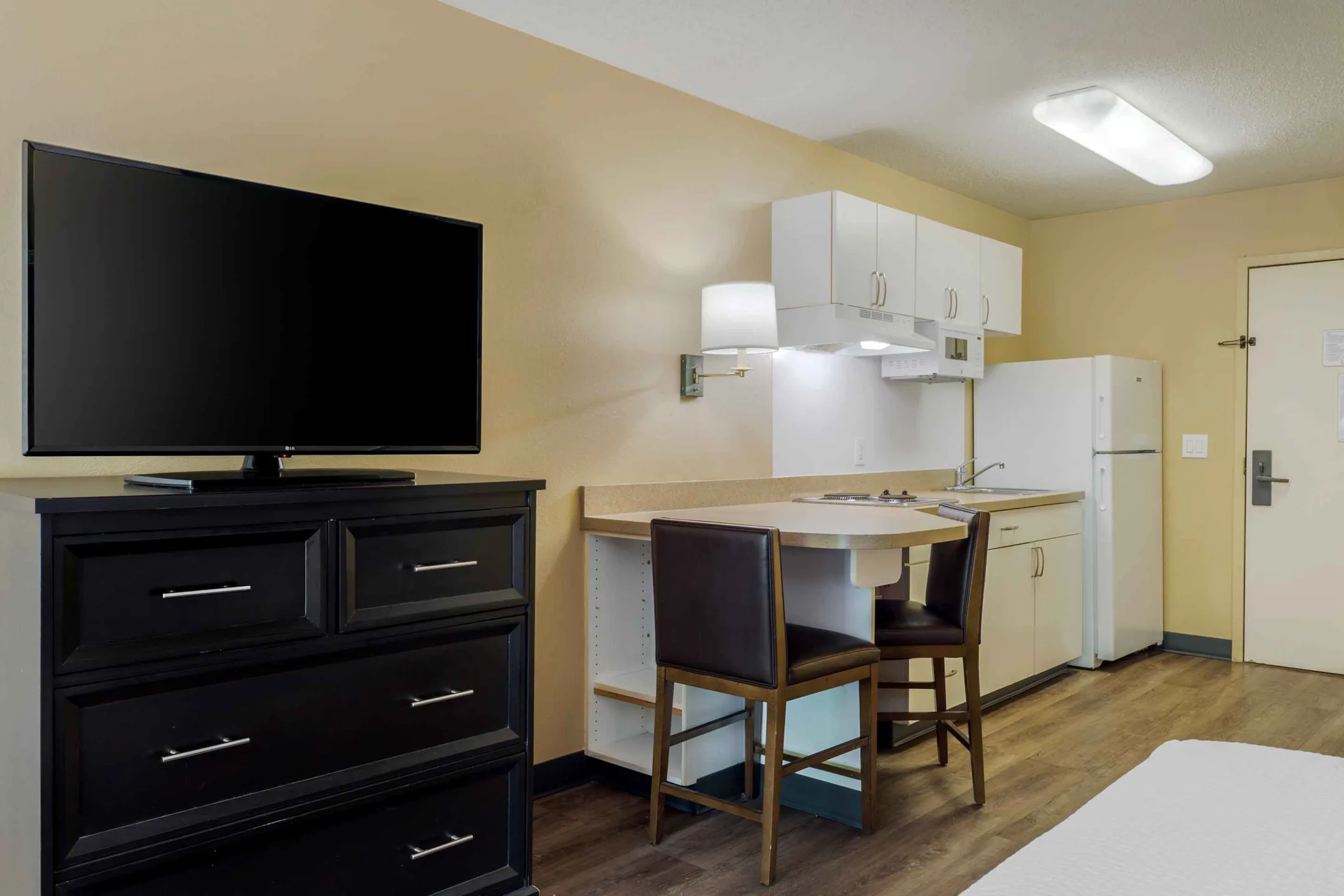 Furnished Studio Boston Waltham 52 4th Ave. Apartments Waltham, MA 02451