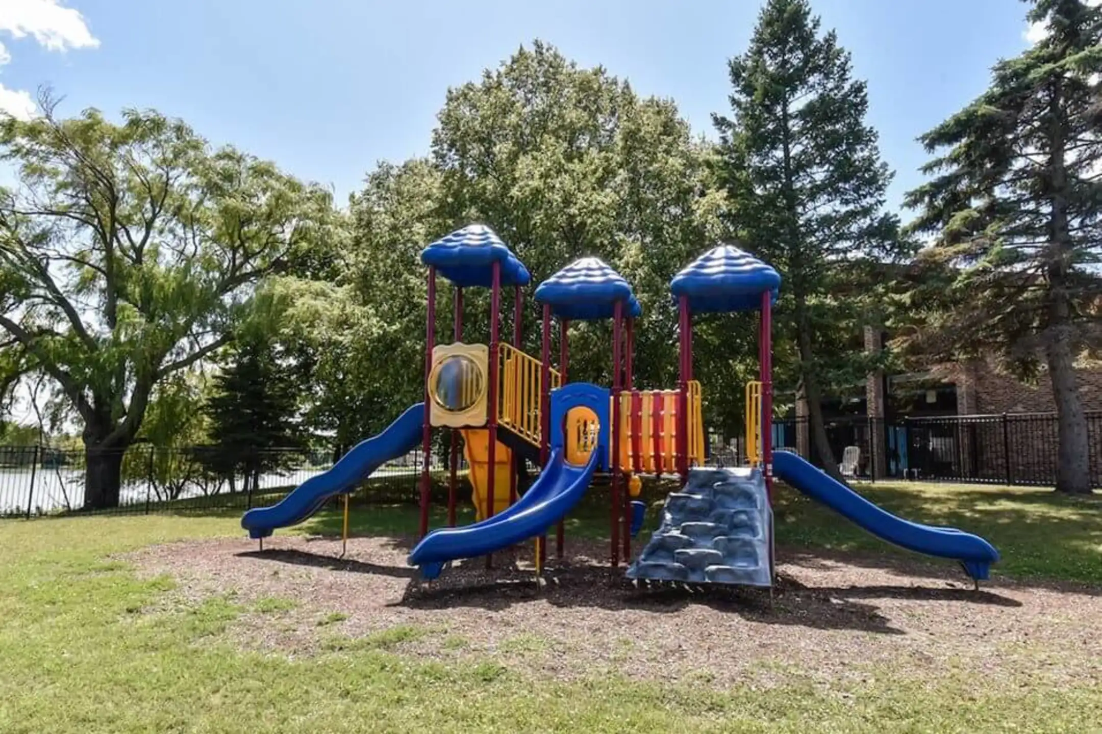 Glenbrook Apartments Apartments Milwaukee, WI 53223