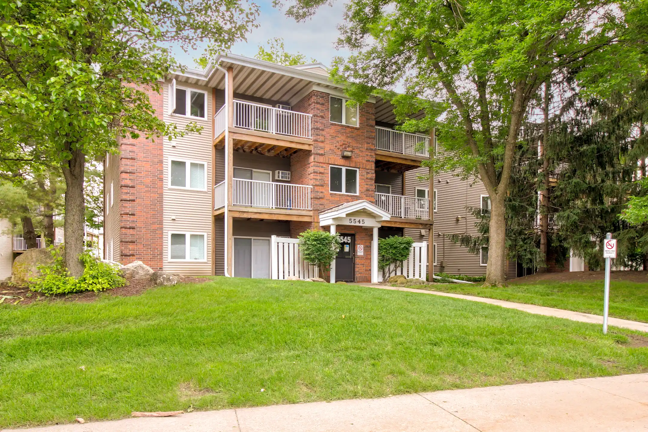 Building - Sun Prairie Apartments - West Des Moines, IA