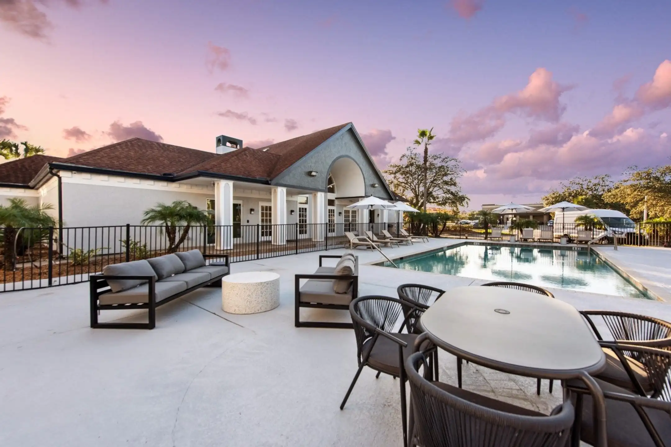 Lenox Cove 8737 Baymeadows Road Jacksonville, FL Apartments for