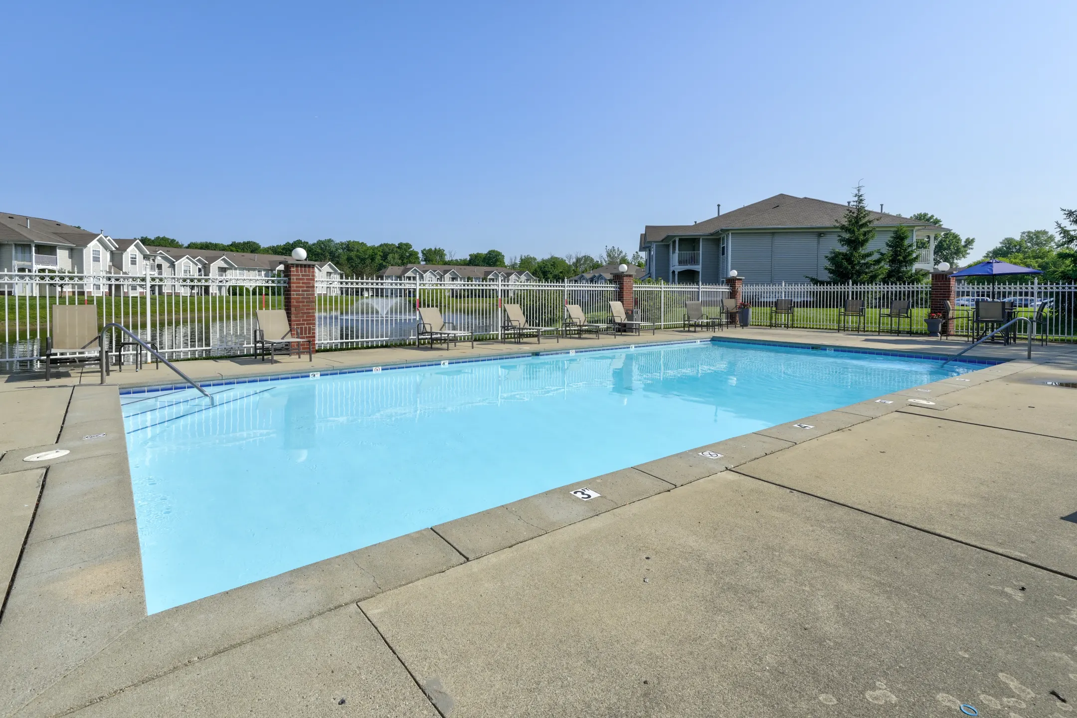 Pool - Avon Creek Apartments - Avon, IN