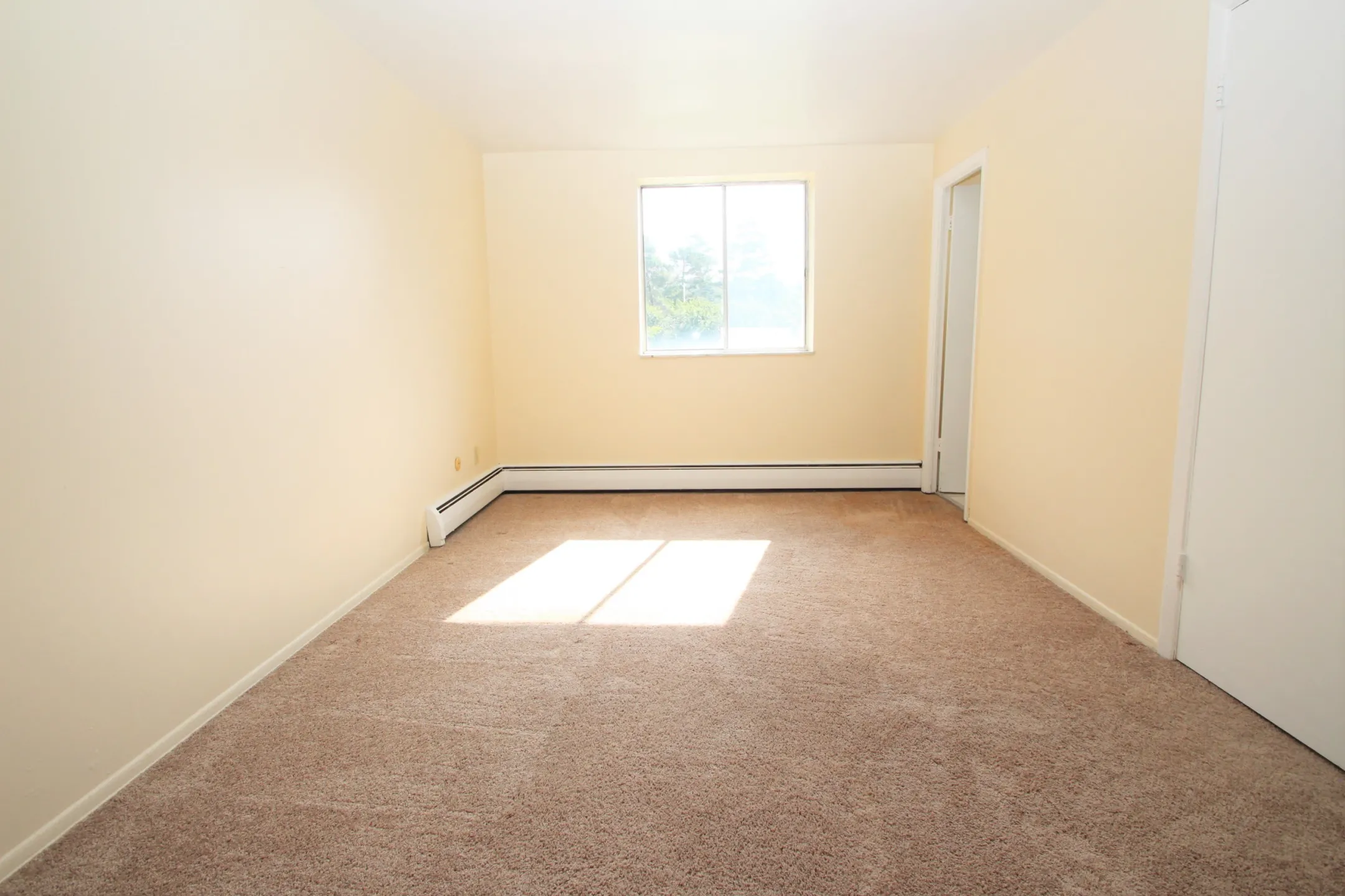 Moon Apartments 285 Moon Clinton Rd Coraopolis, PA Apartments for