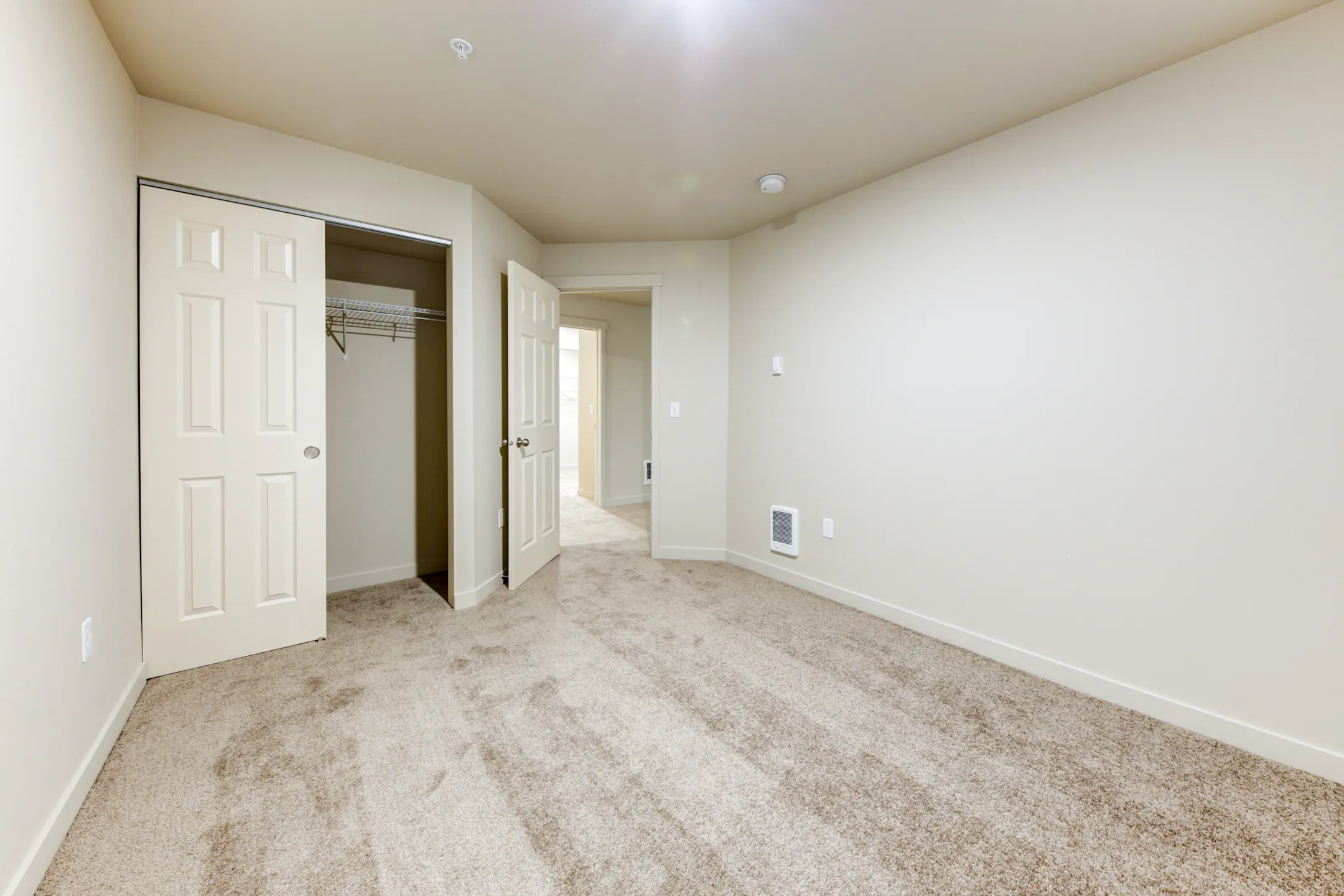 Bedroom - Jack's Villas - Spokane Valley, WA