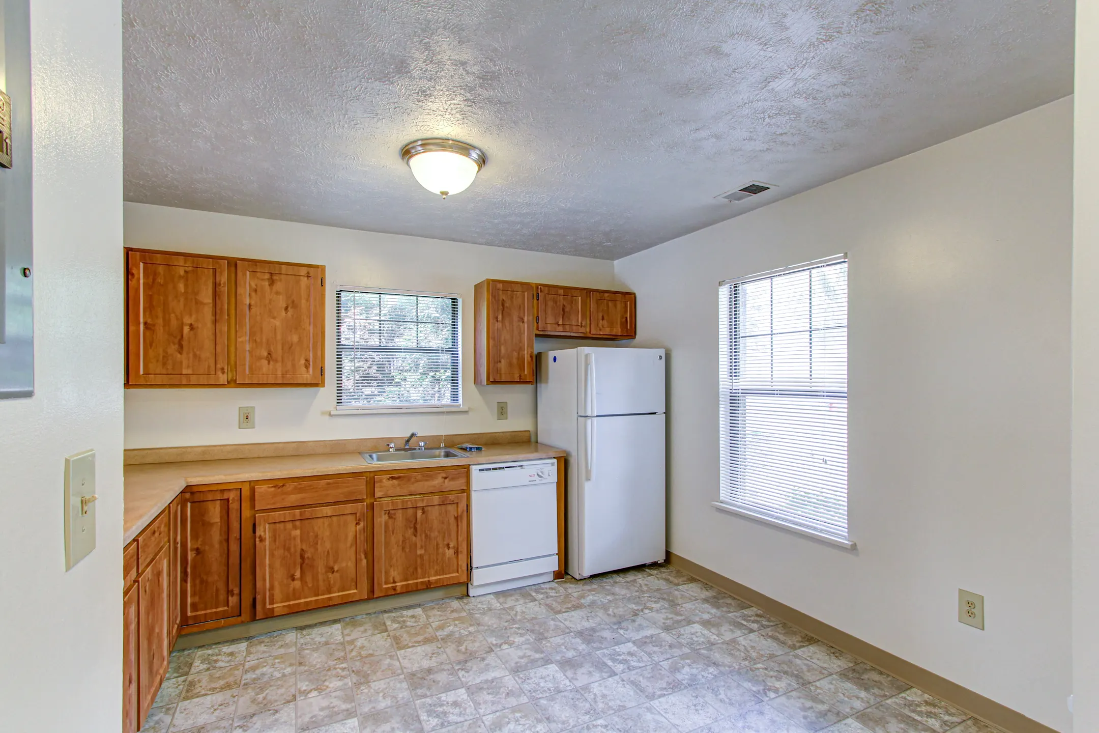 Laurelwood Apartments and Townhomes 401 Collingwood Ct Cranberry