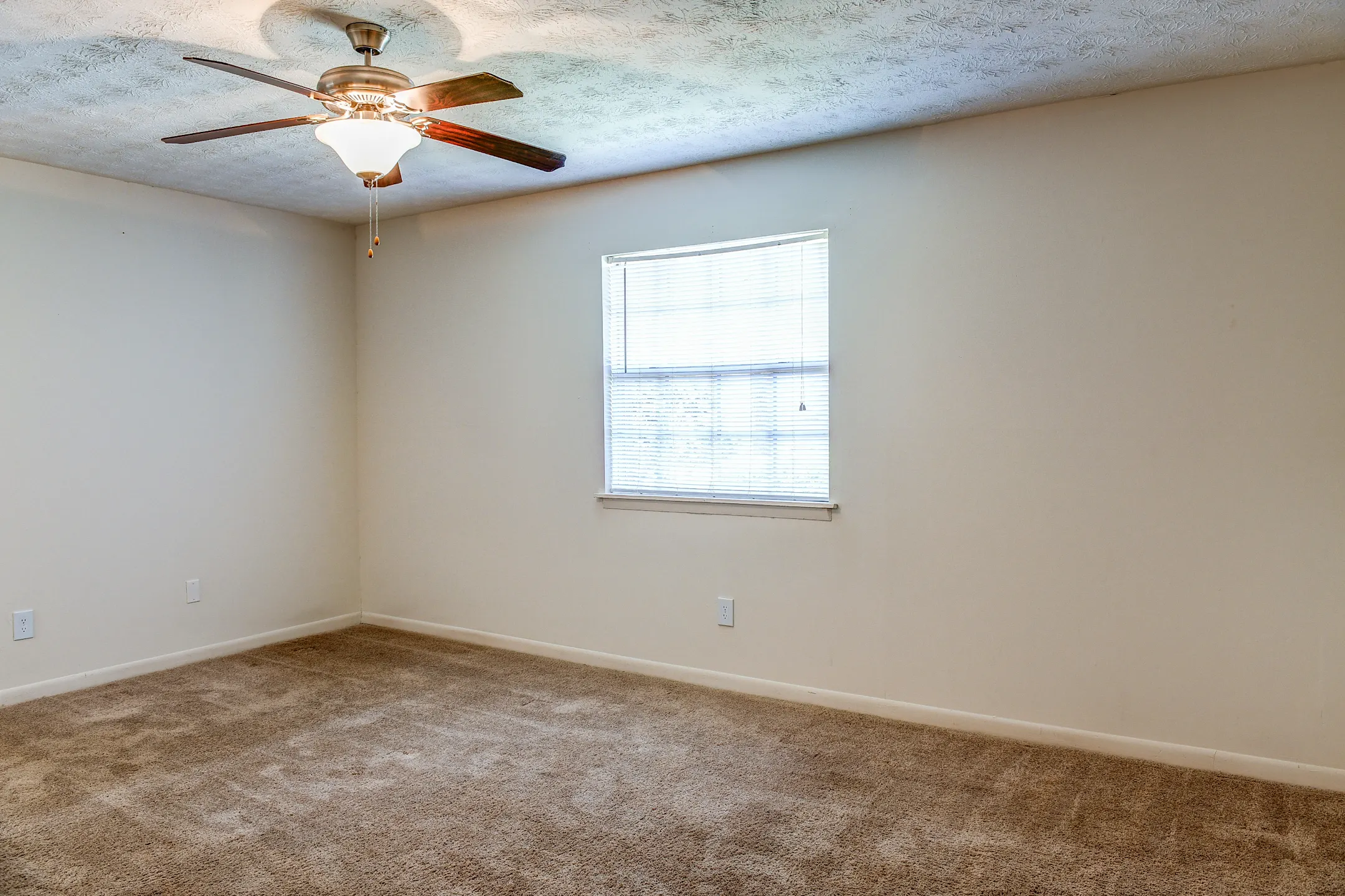 Bedroom - Woodknoll Duplexes - Augusta, GA
