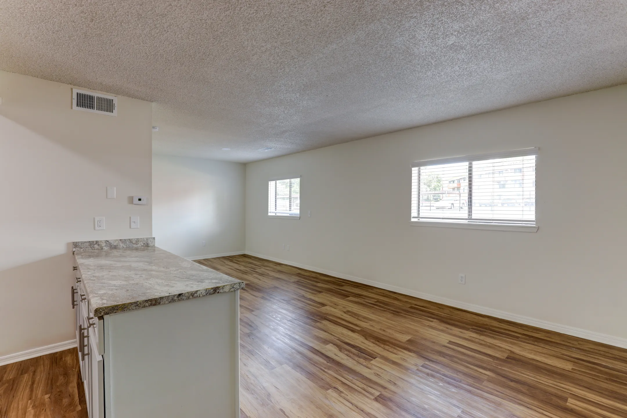 The Columns 2149 E Sunshine St Springfield, MO Apartments for Rent