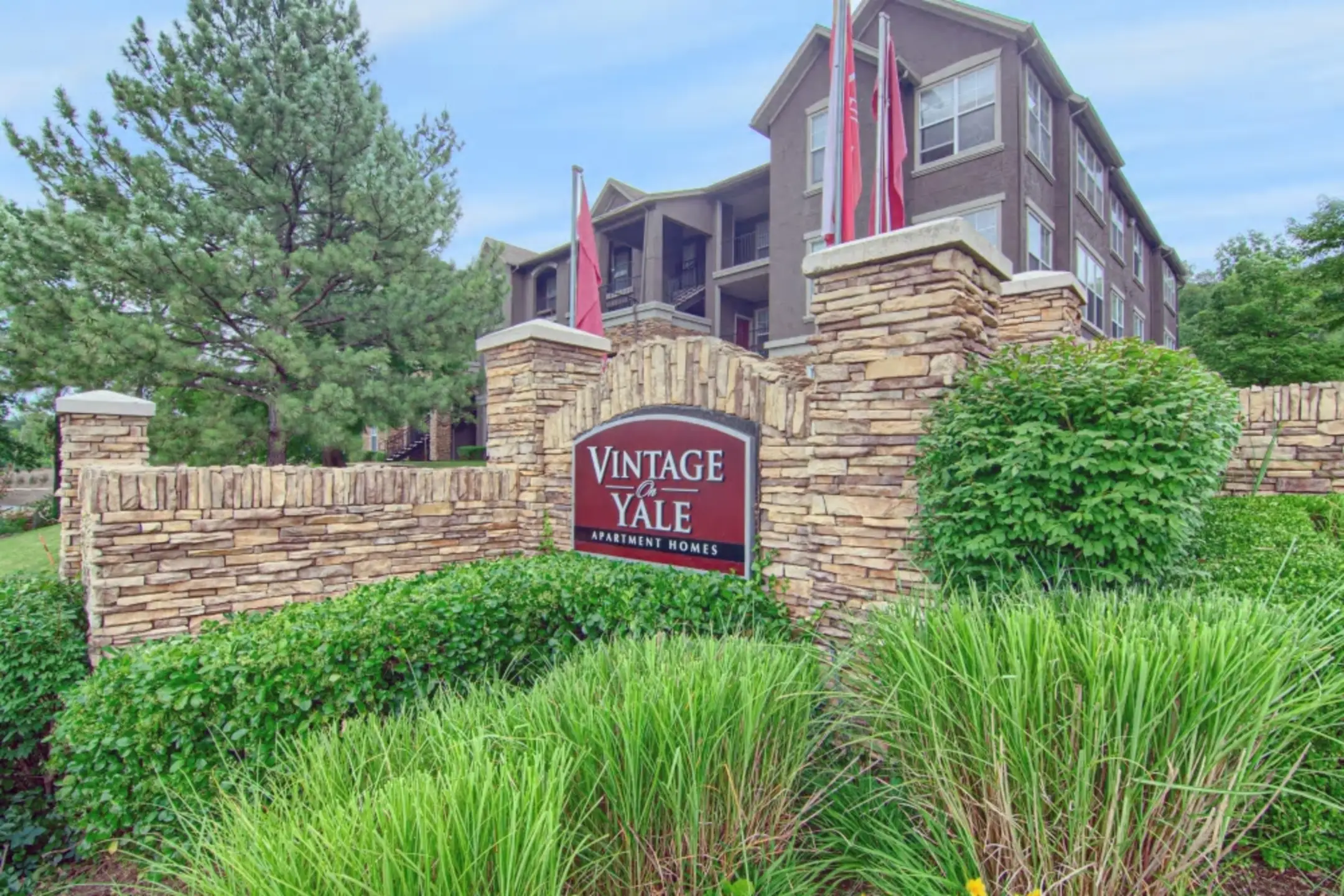 Community Signage - Vantage on Yale - Tulsa, OK