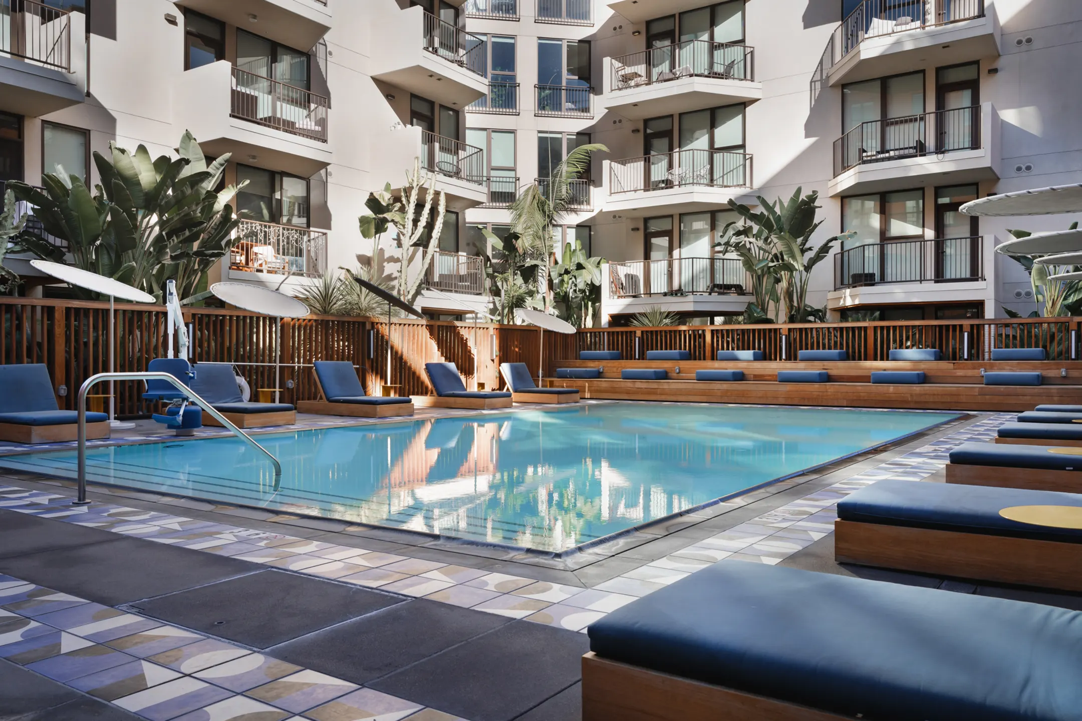 Pool - El Centro Apartments & Bungalows - Los Angeles, CA