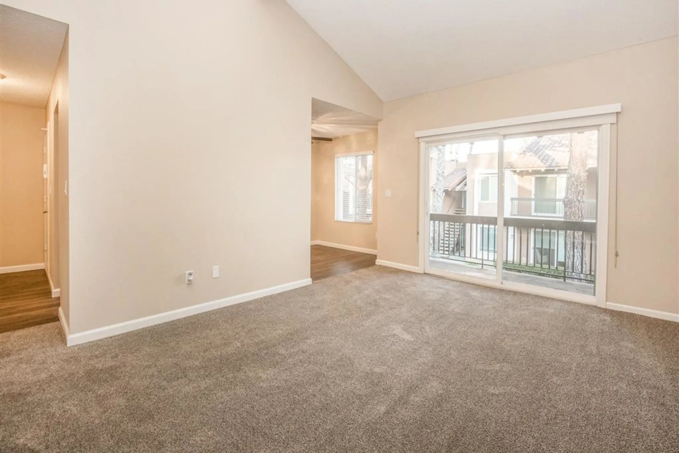 La Veta Grand Apartments Orange, CA 92866