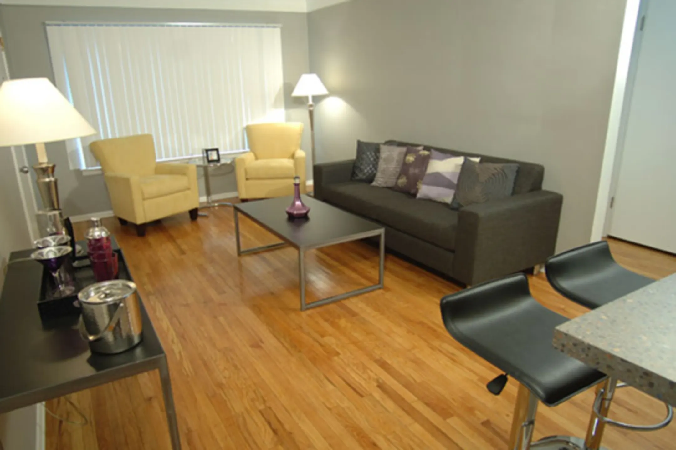 Living Room - Metropolitan Flats - Royal Oak, MI