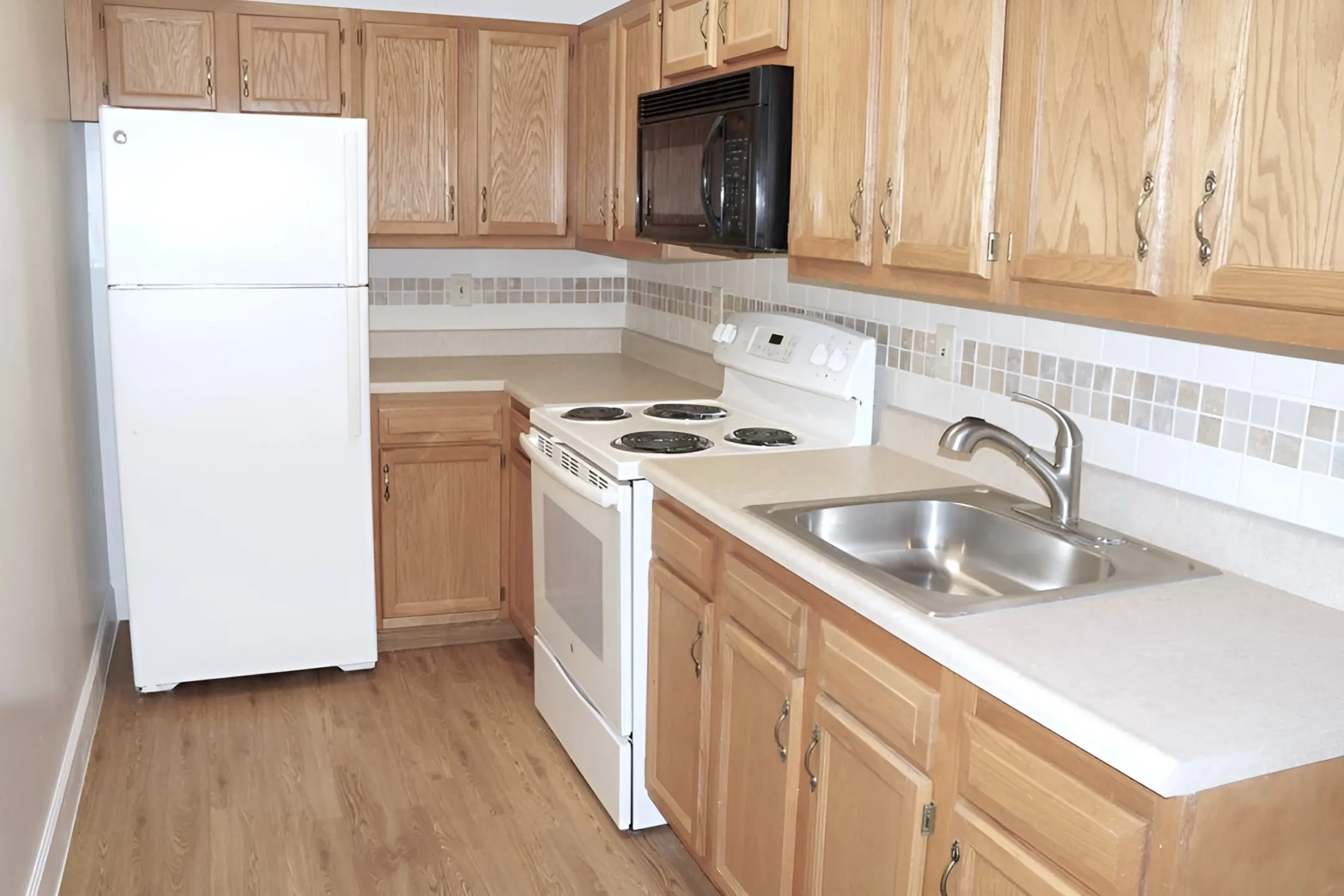 Kitchen - Hampshire Apartments - Schenectady, NY