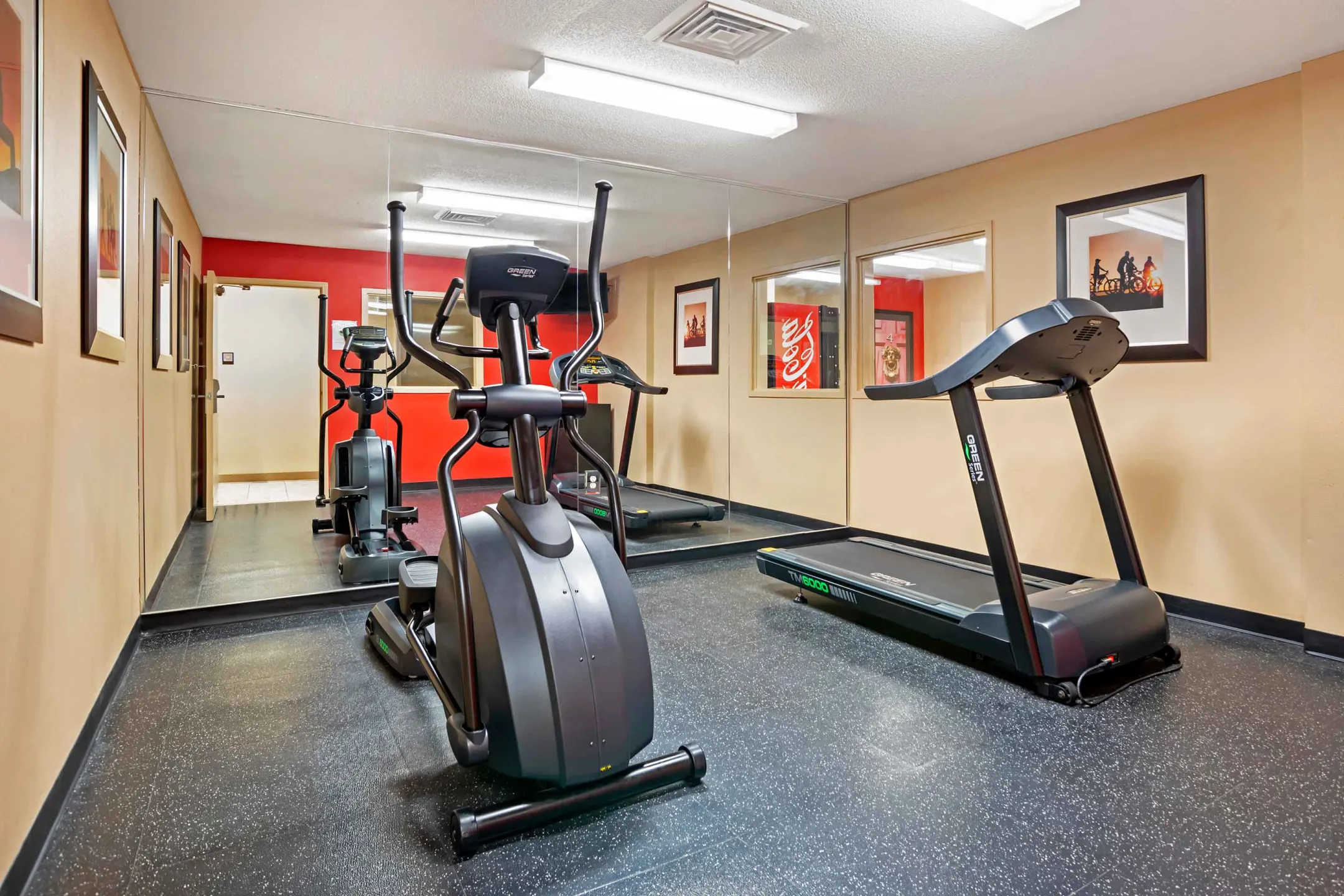 Fitness Weight Room - Furnished Studio - Bakersfield - Chester Lane - Bakersfield, CA