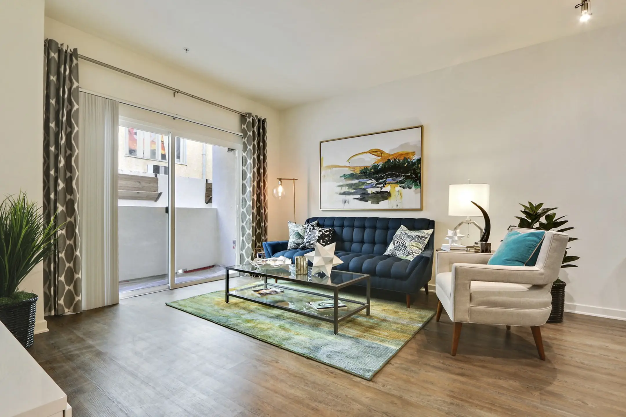 Living Room - Vues on Gordon - Hollywood, CA