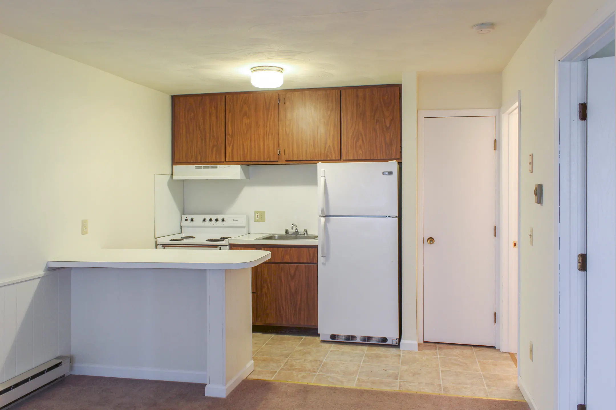 Kitchen - Oak Hill Apartments - Maumee, OH