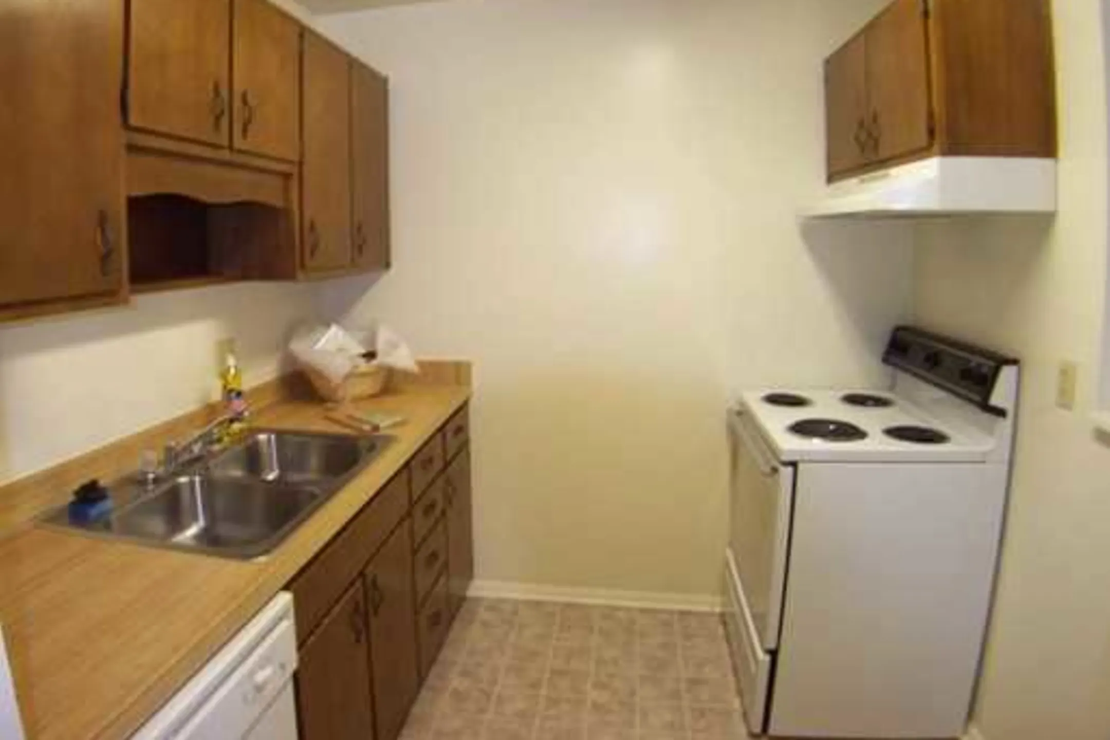 Kitchen - Glenbrook Park Apartments - Louisville, KY