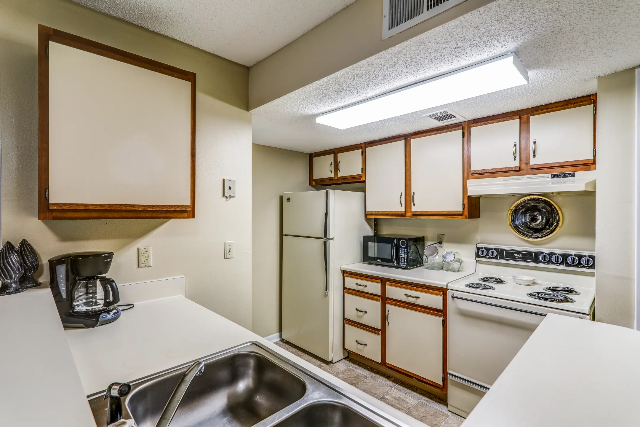 Kitchen - Spring Meadow Apartments - Knoxville, TN