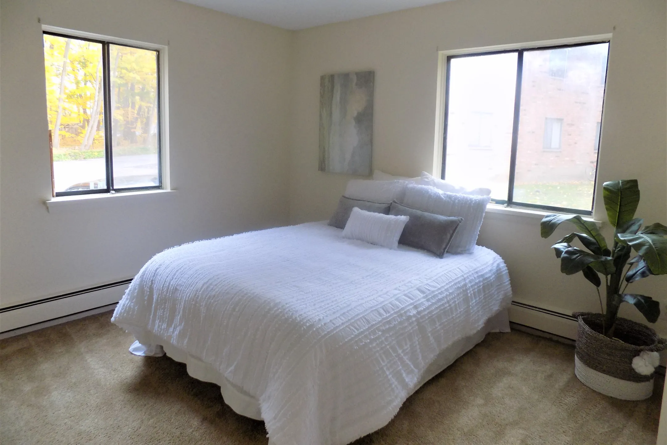 Bedroom - Royal Apartments - Le Roy, NY