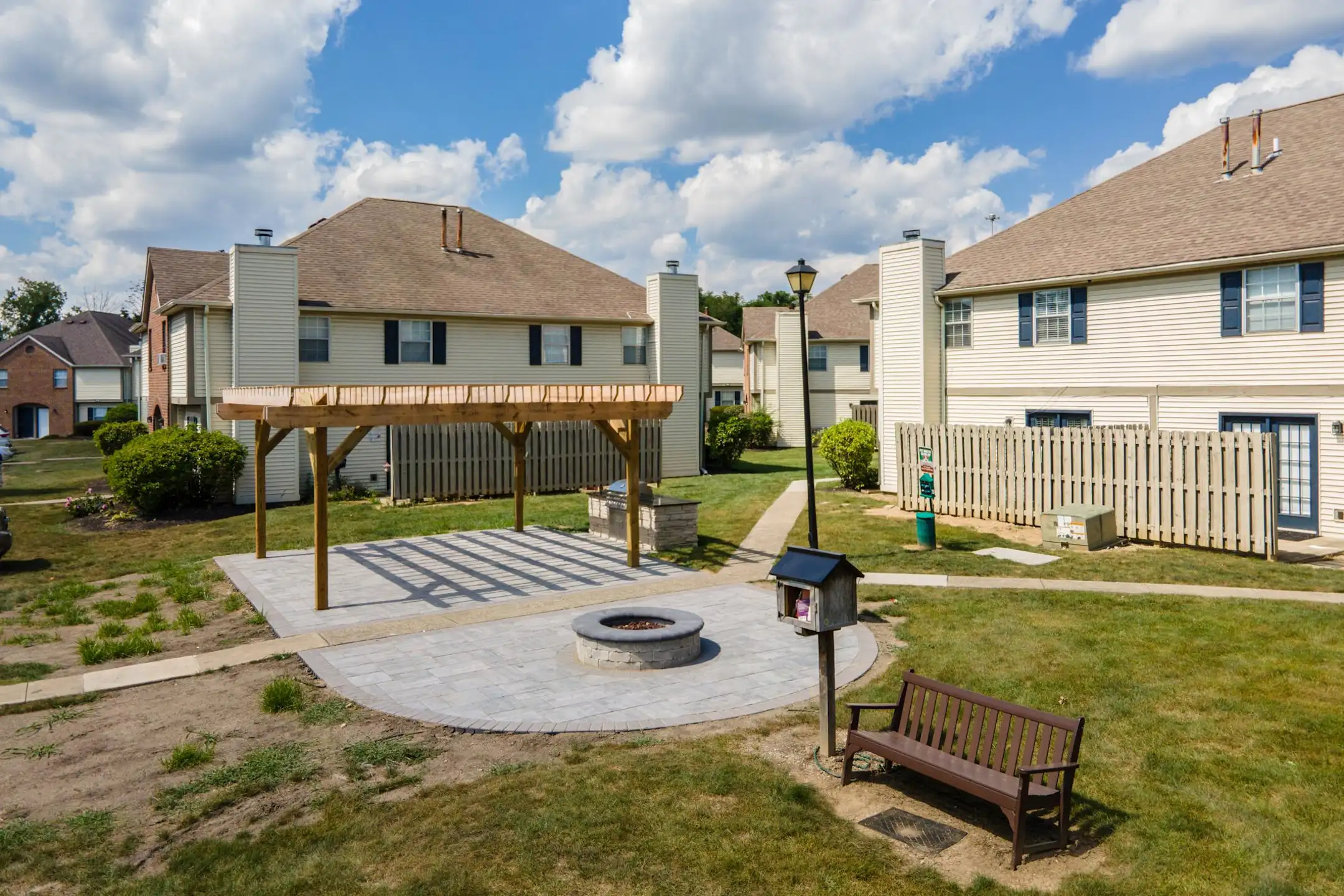 Townhomes at McNaughten 1363 Yorkland Rd Columbus, OH Apartments