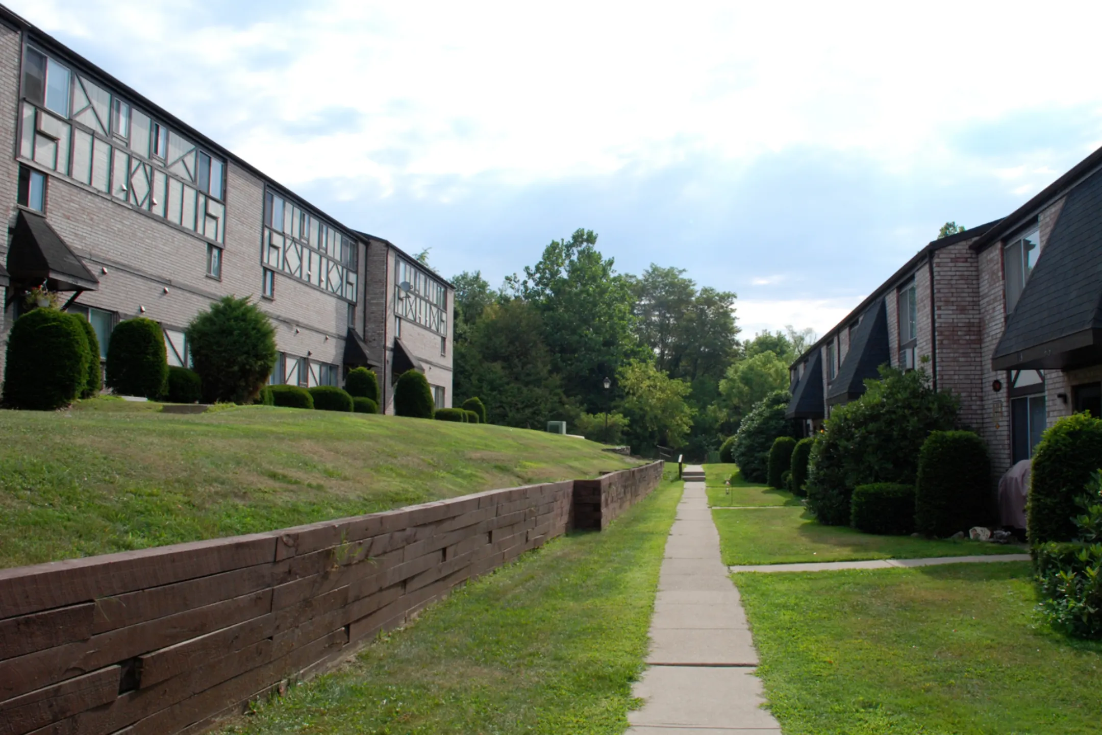 Stonehenge Apartments 200 Primrose Ln Natrona Heights, PA