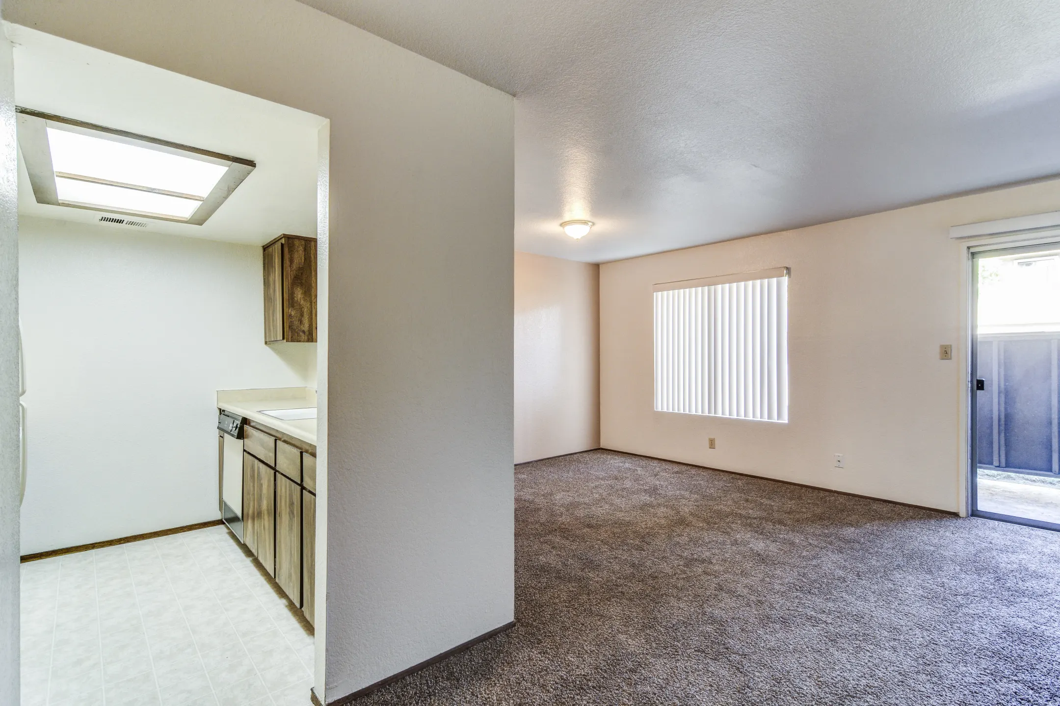 Living Room - Riverbank Apartments - Stockton, CA