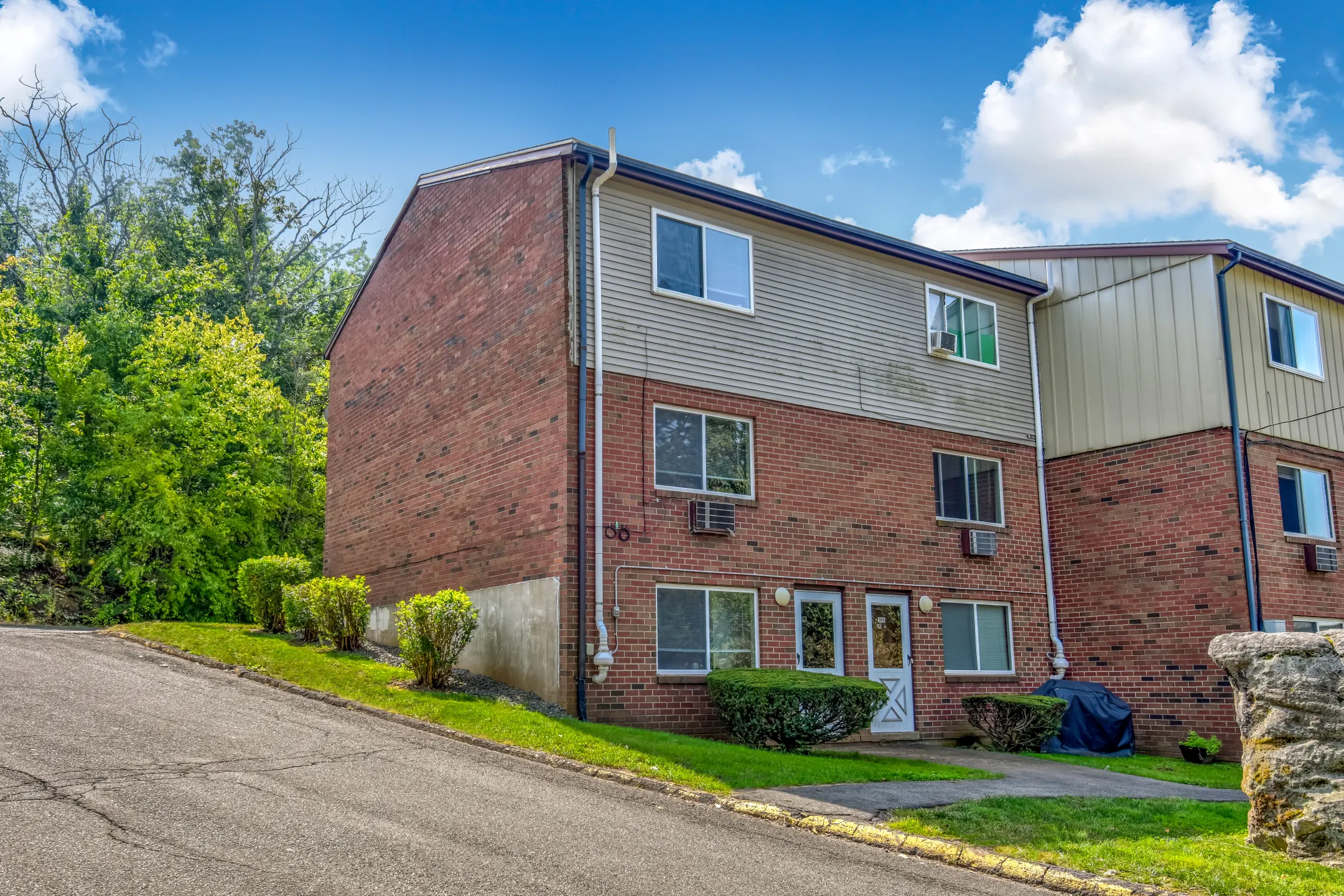 Woodbury Apartments Woodbury Circle Middletown, CT Apartments for