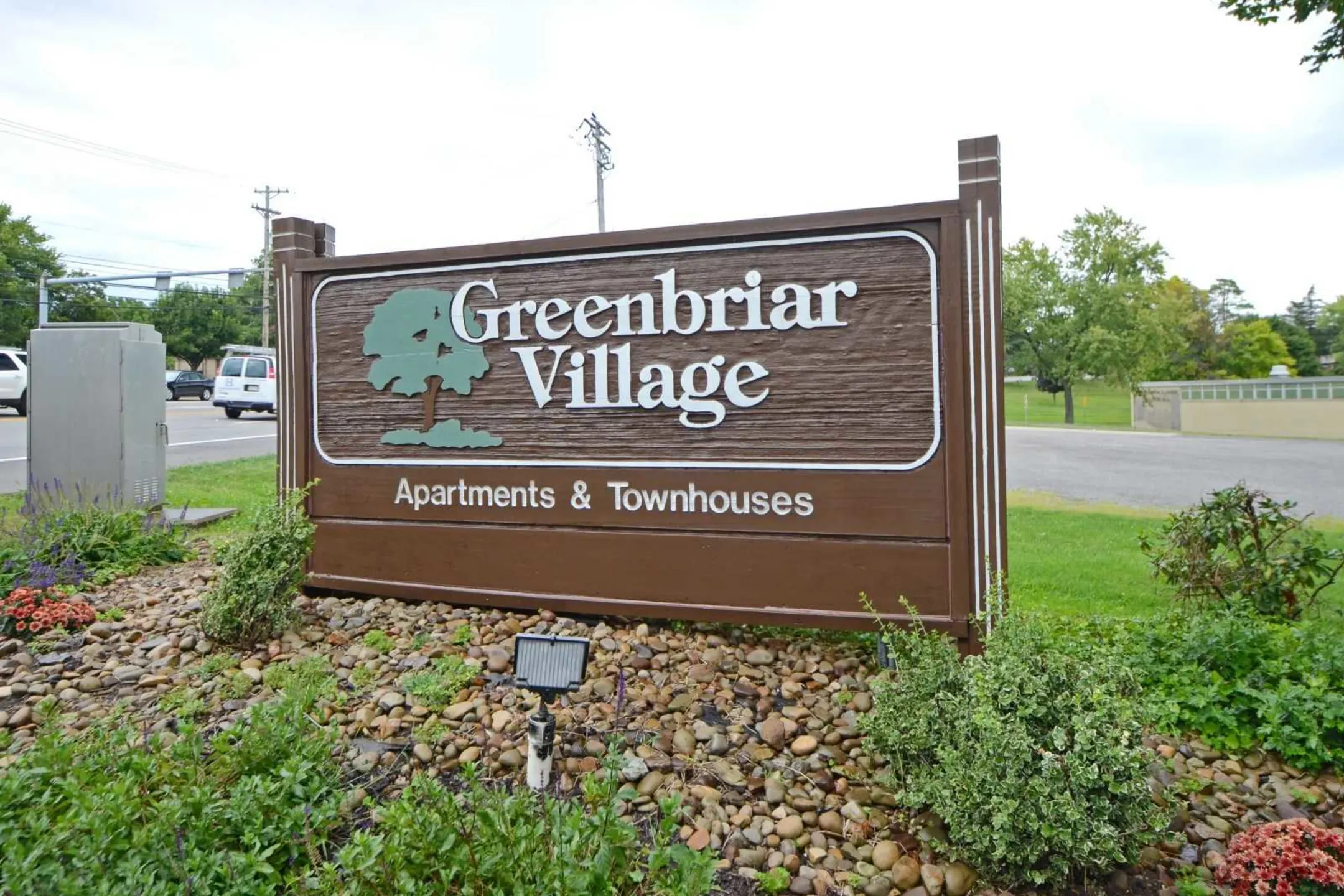 Greenbriar Village Apartments & Townhomes - 1701 Greenvalley Dr ...