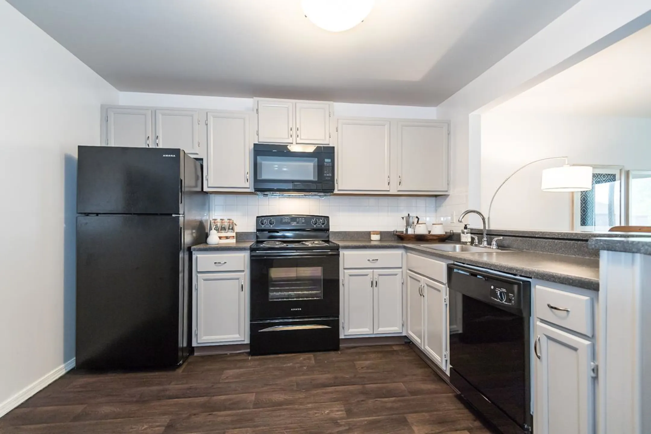 Kitchen - Maryland Park - Maryland Heights, MO