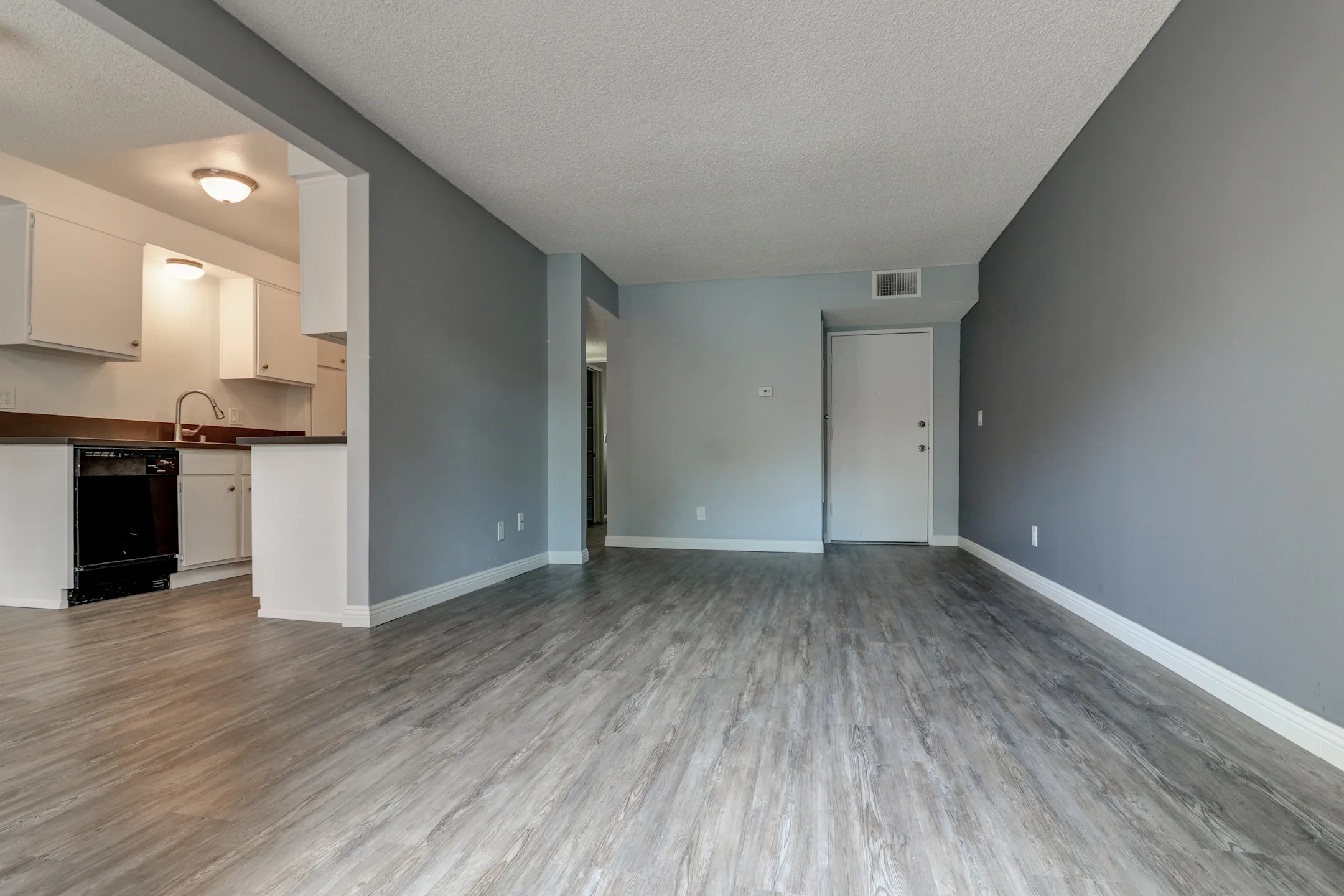 Stillmore 19400 Stillmore St Canyon Country, CA Apartments for Rent