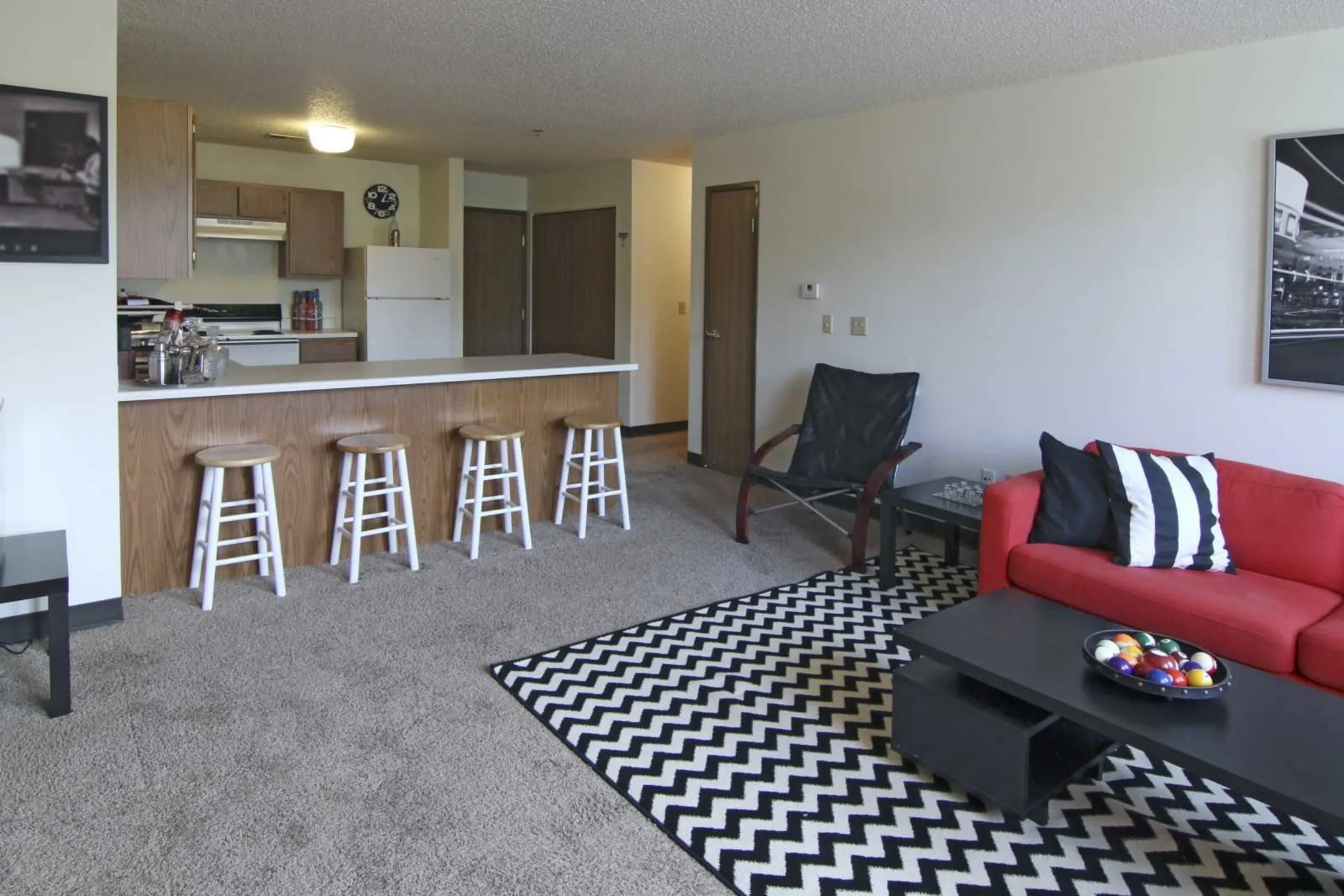 Living Room - Brewers Point Apartments - Milwaukee, WI