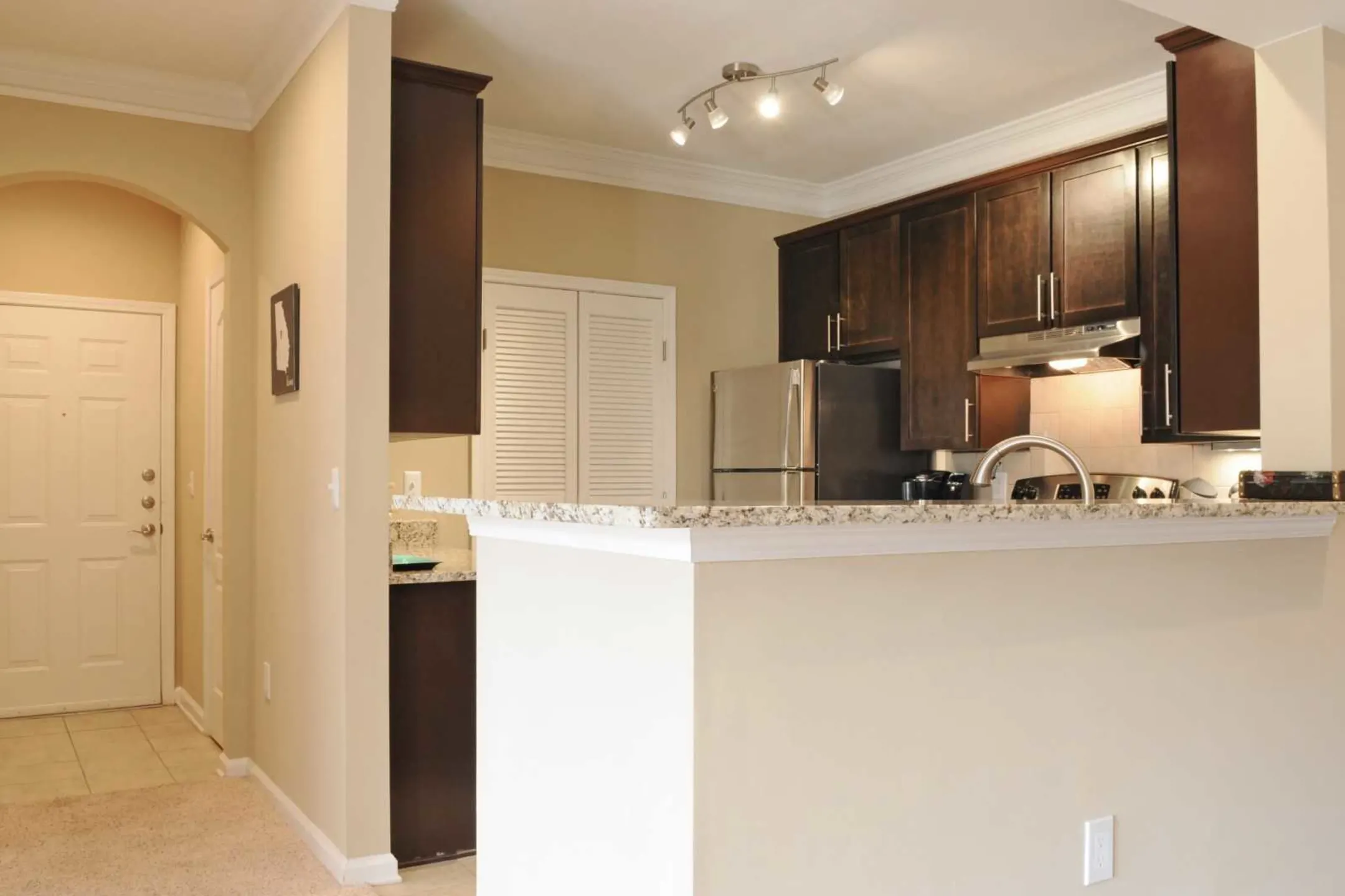 Kitchen - The Heights at Towne Lake - Woodstock, GA