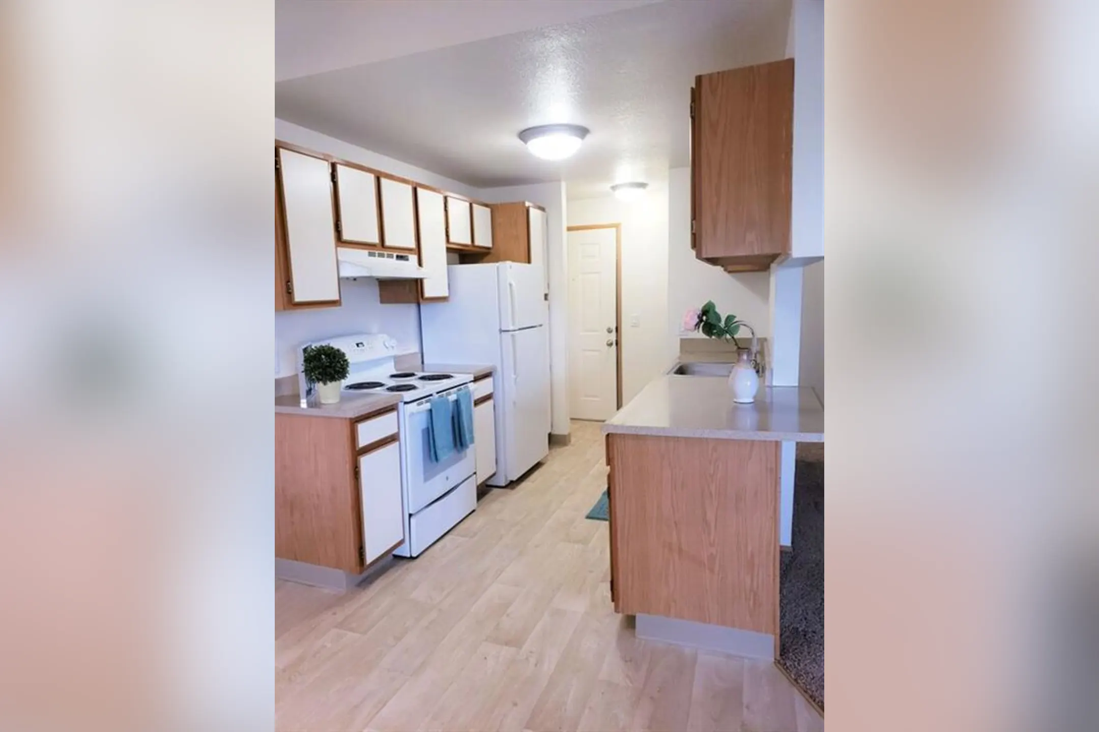 Kitchen - Farisswood Apartments - Gresham, OR